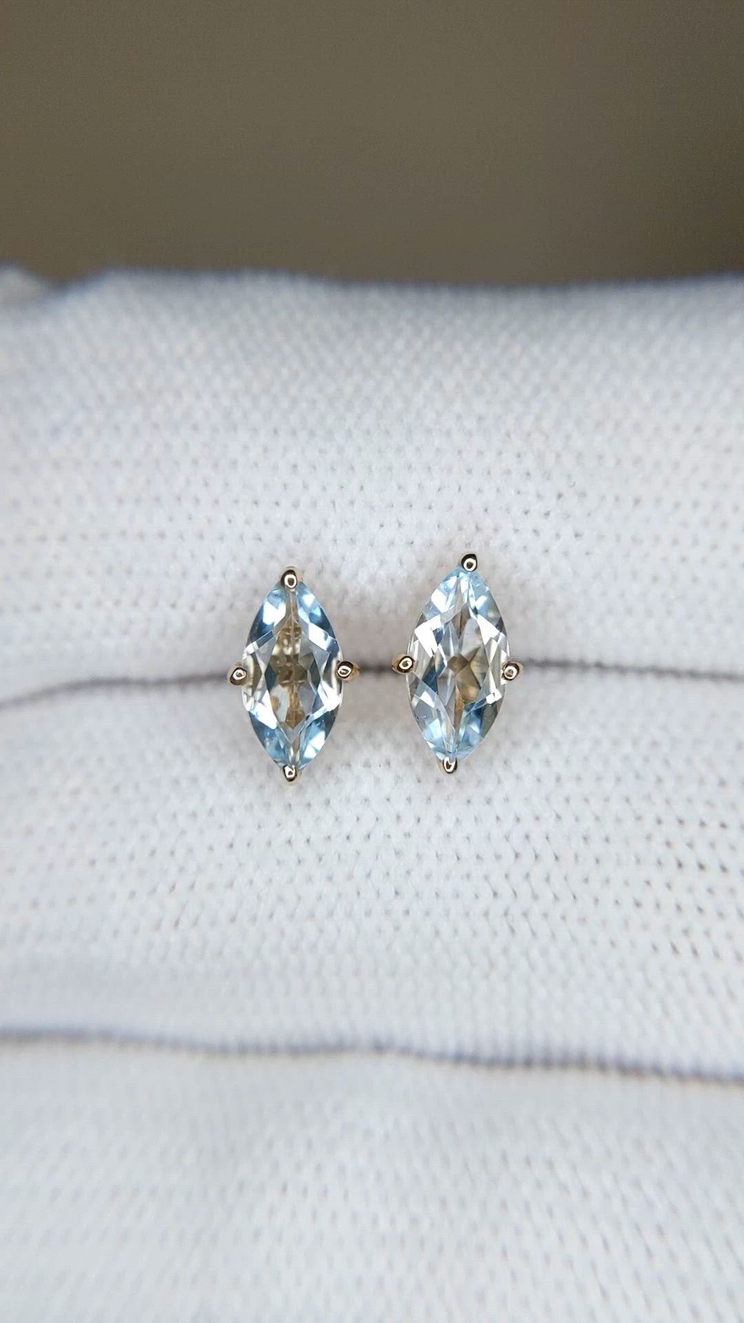 0.93&nbsp;Ct.Tw.Total Carat Weight Blue Aquamarine Studs Earrings, 18K Yellow Gold Size Video