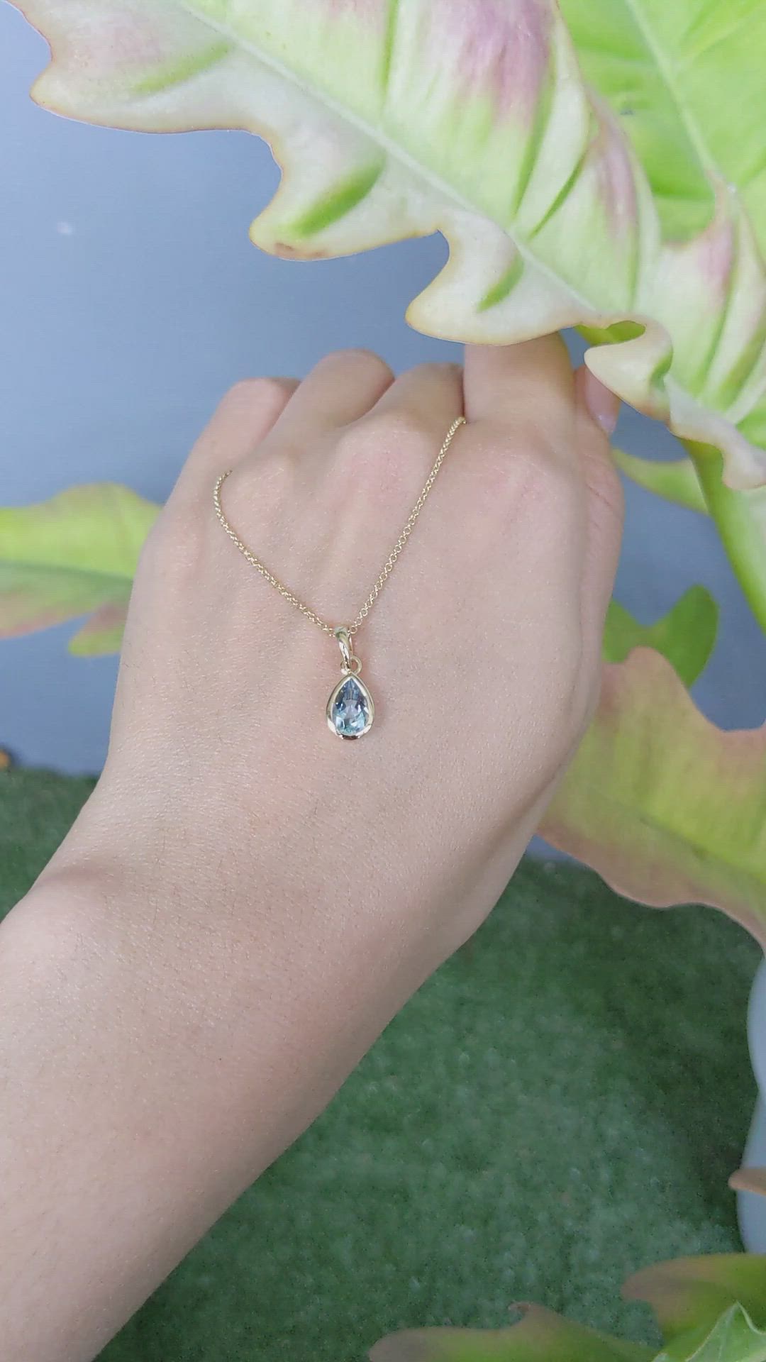 0.76 Ct. Blue Aquamarine Bezel Pendant, 14K Yellow Gold Size Video