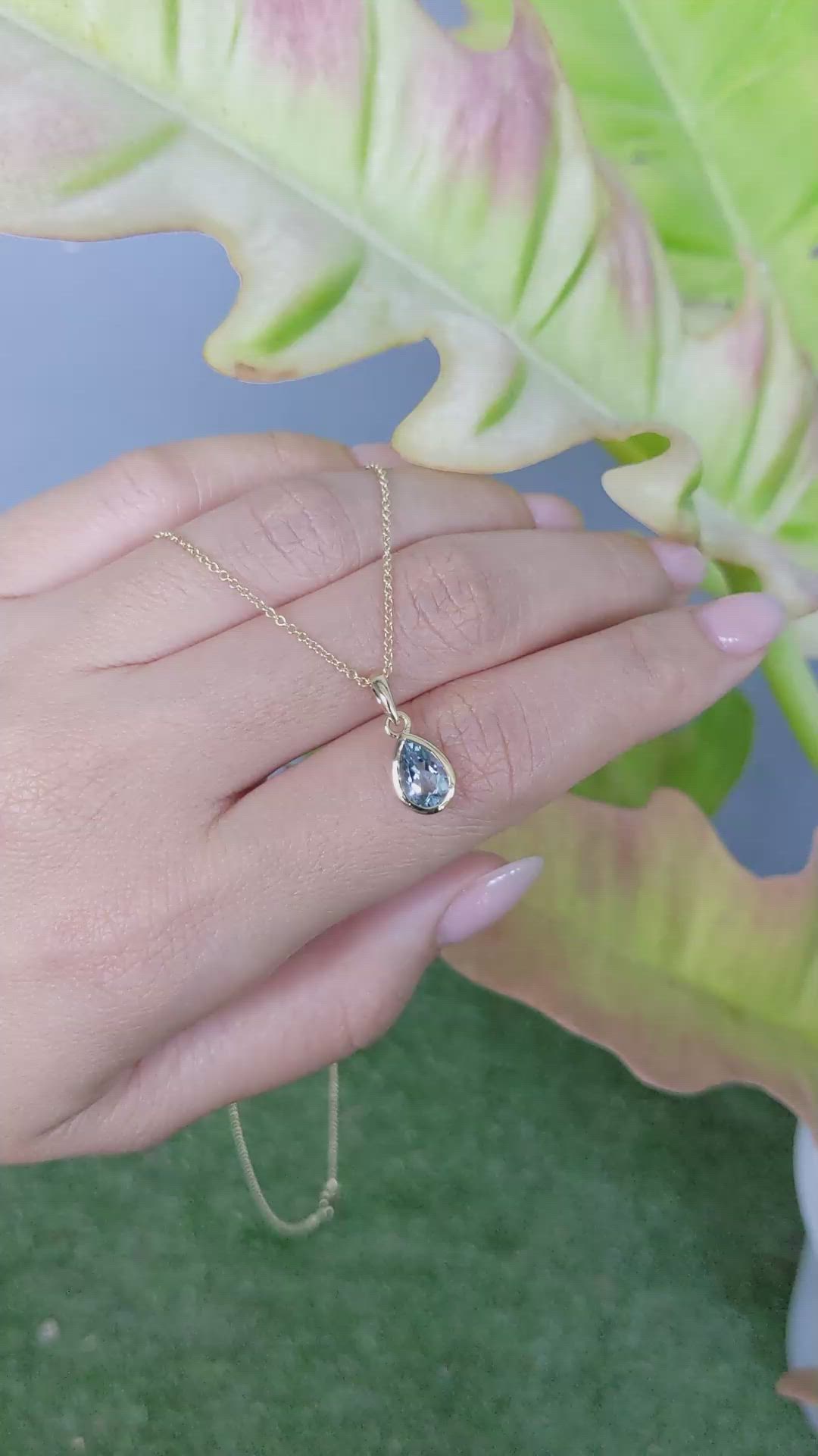 0.76 Ct. Blue Aquamarine Bezel Pendant, 14K Yellow Gold Size Video