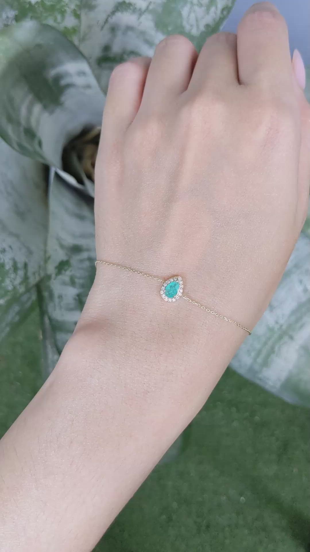 0.58&nbsp;Ct.Tw.Total Carat Weight Bluish Green Paraiba Tourmaline and Natural Diamond Pave Bracelet, 14K Yellow Gold Size Video