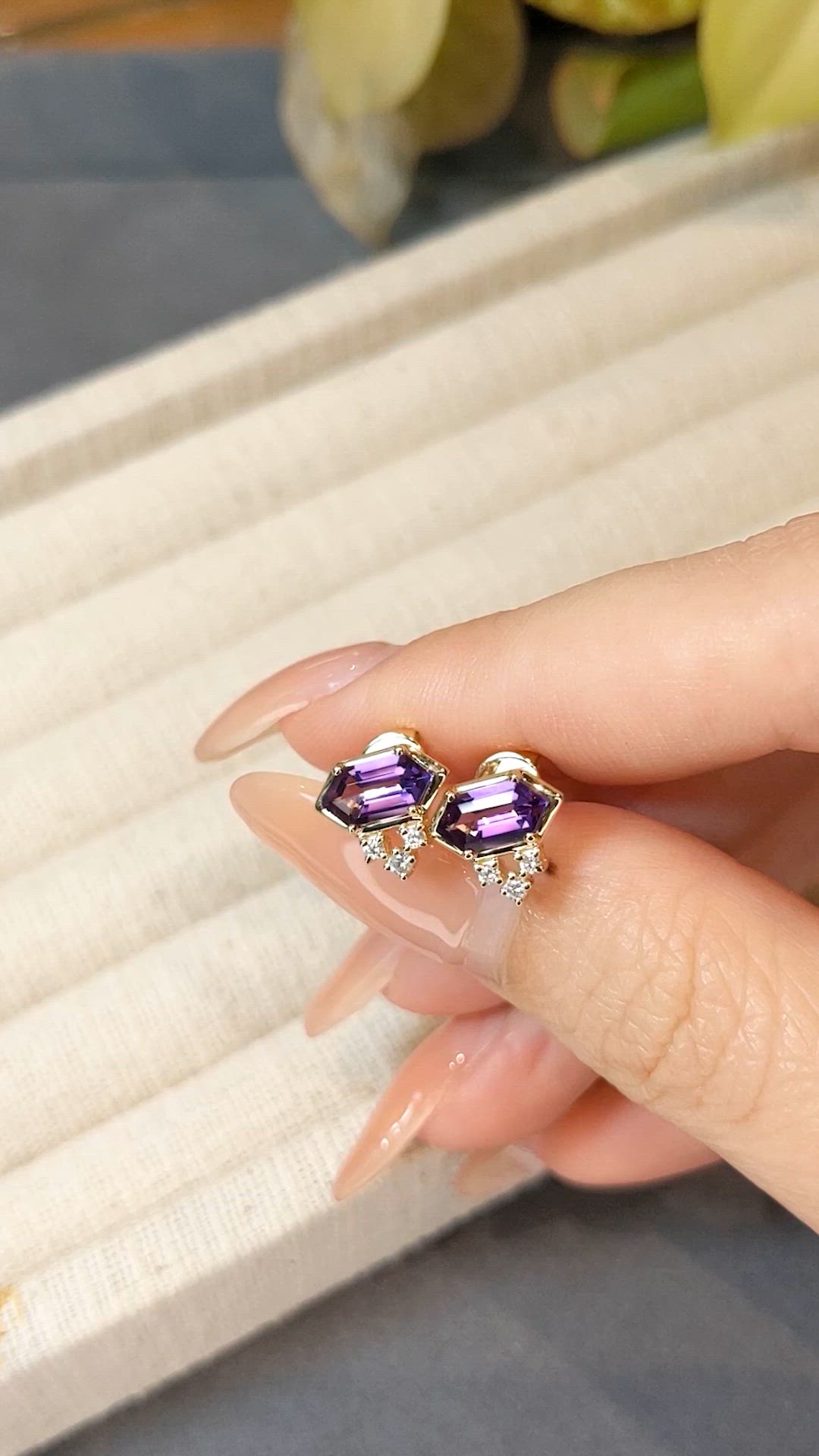 1.26&nbsp;Ct.Tw.Total Carat Weight Purple Amethyst and Natural Diamond Studs Earrings, 14K Yellow Gold Size Video