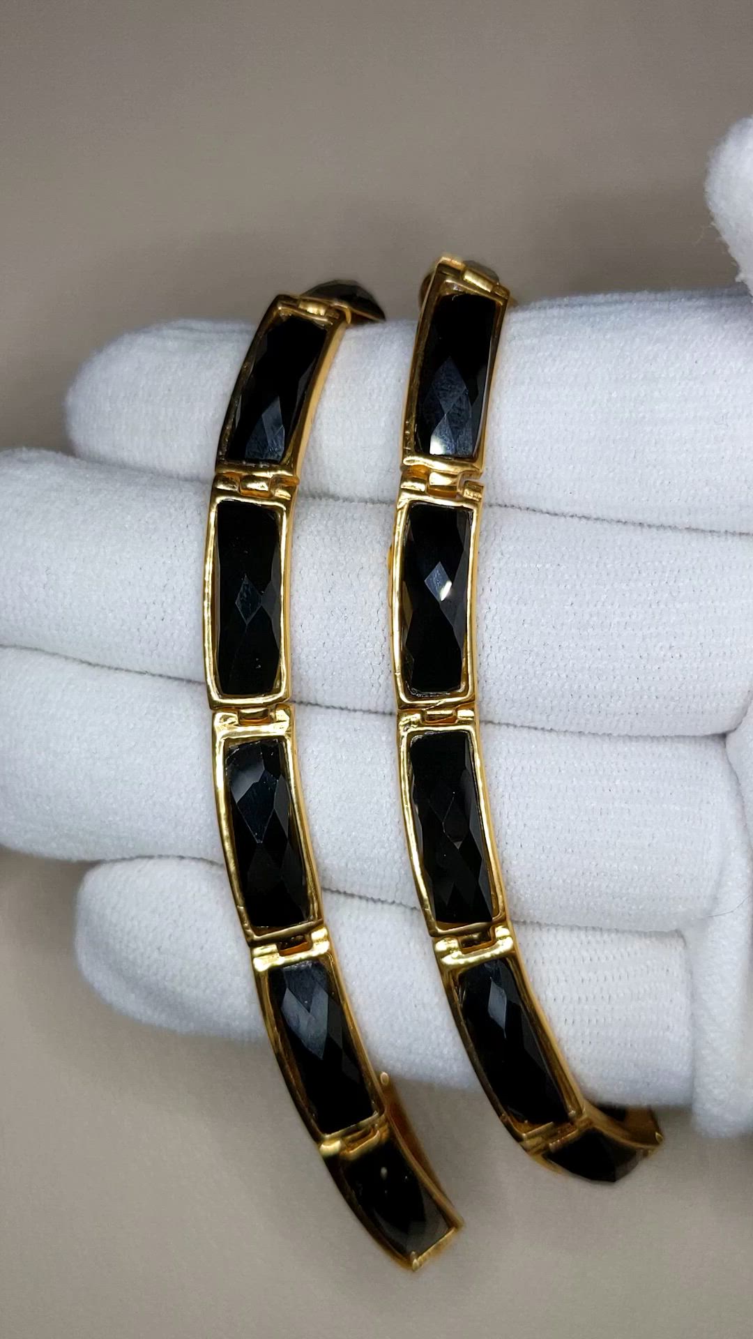 44.39 Ct. Black Onyx Bezel Necklace, 22K Gold Plated Silver Size Video