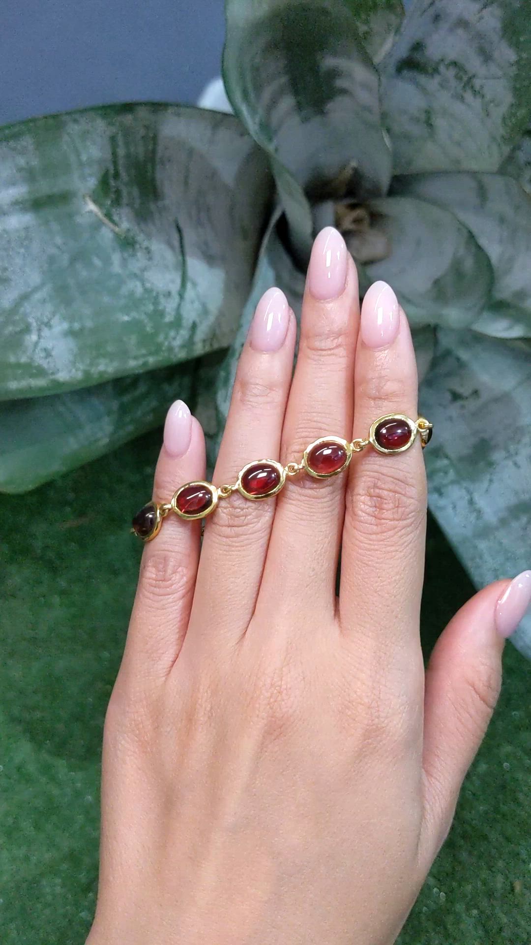 20.60&nbsp;Ct.Tw.Total Carat Weight Red Garnet Bezel Bracelet, 22K Gold Plated Silver Size Video