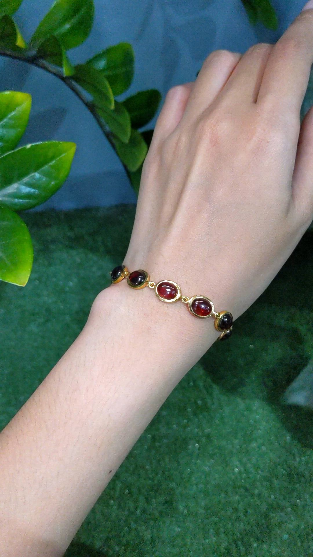 20.60&nbsp;Ct.Tw.Total Carat Weight Red Garnet Bezel Bracelet, 22K Gold Plated Silver Size Video