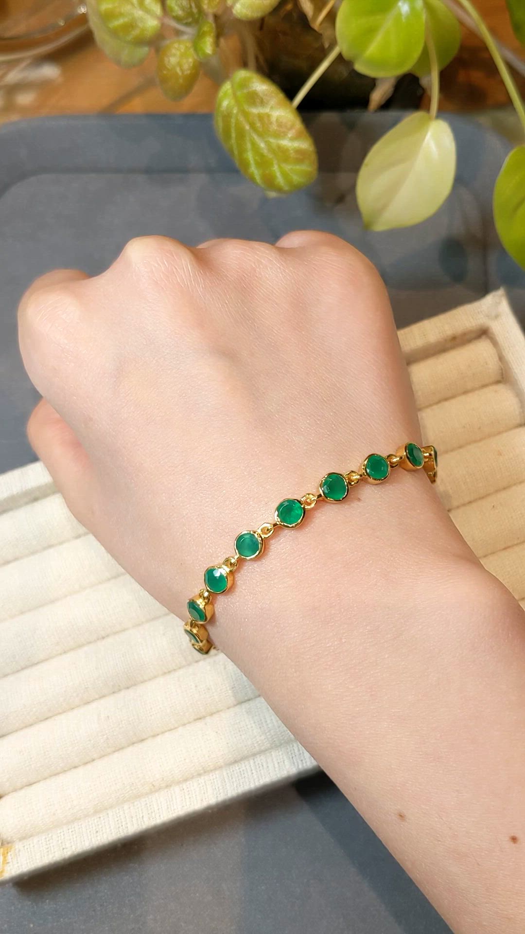 5.27&nbsp;Ct.Tw.Total Carat Weight Green Agate Bezel Bracelet, 22K Gold Plated Silver Size Video