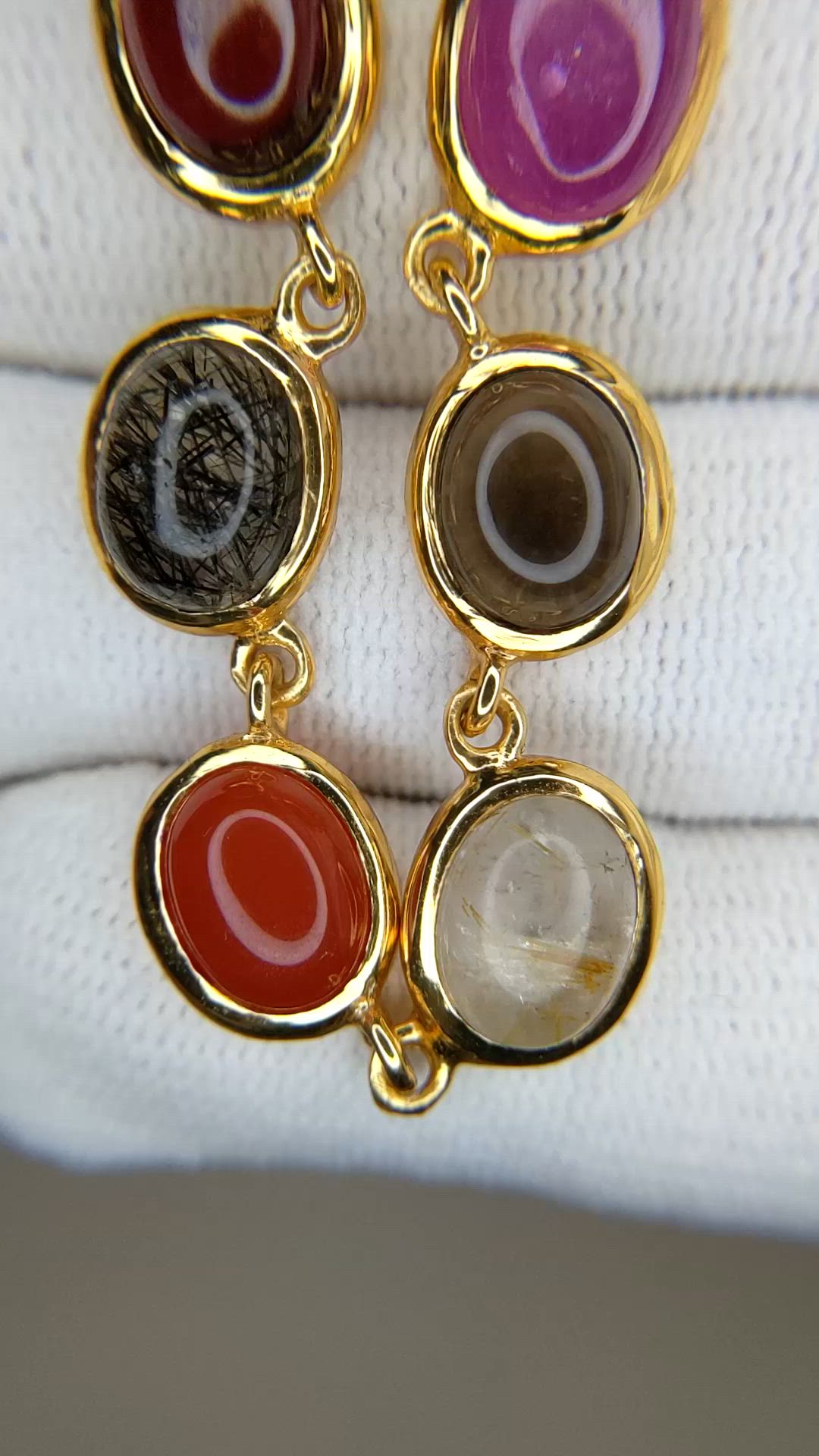 59.10&nbsp;Ct.Tw.Total Carat Weight Rutilated Quartz, Quartz, Ruby, Garnet, Aquamarine, Amethyst, Agate and Carnelian Multi Stone Necklace, 22K Gold Plated Silver Size Video