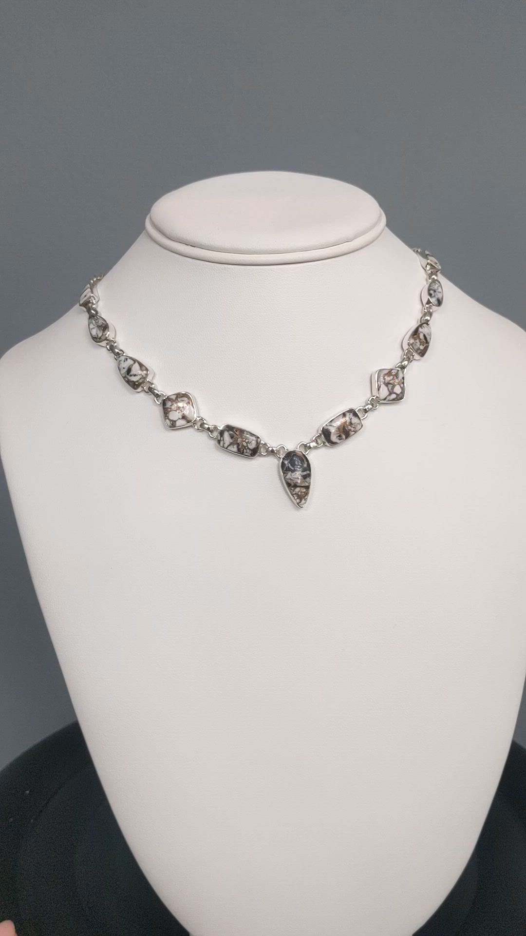 13.91&nbsp;Ct.Tw.Total Carat Weight Onyx Bezel Necklace, Silver Size Video