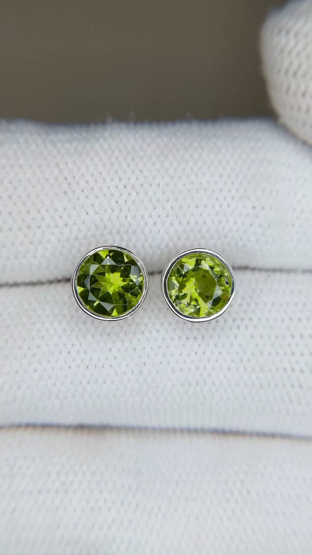 1.68 Ct.Tw.Total Carat Weight Green (Lime Green) Peridot Studs Earrings, Silver Size Video
