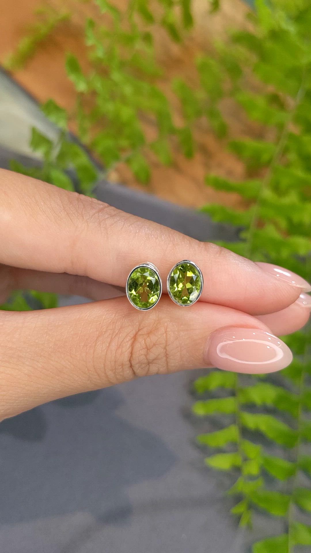 1.62&nbsp;Ct.Tw.Total Carat Weight Green (Lime Green) Peridot Studs Earrings, Silver Size Video