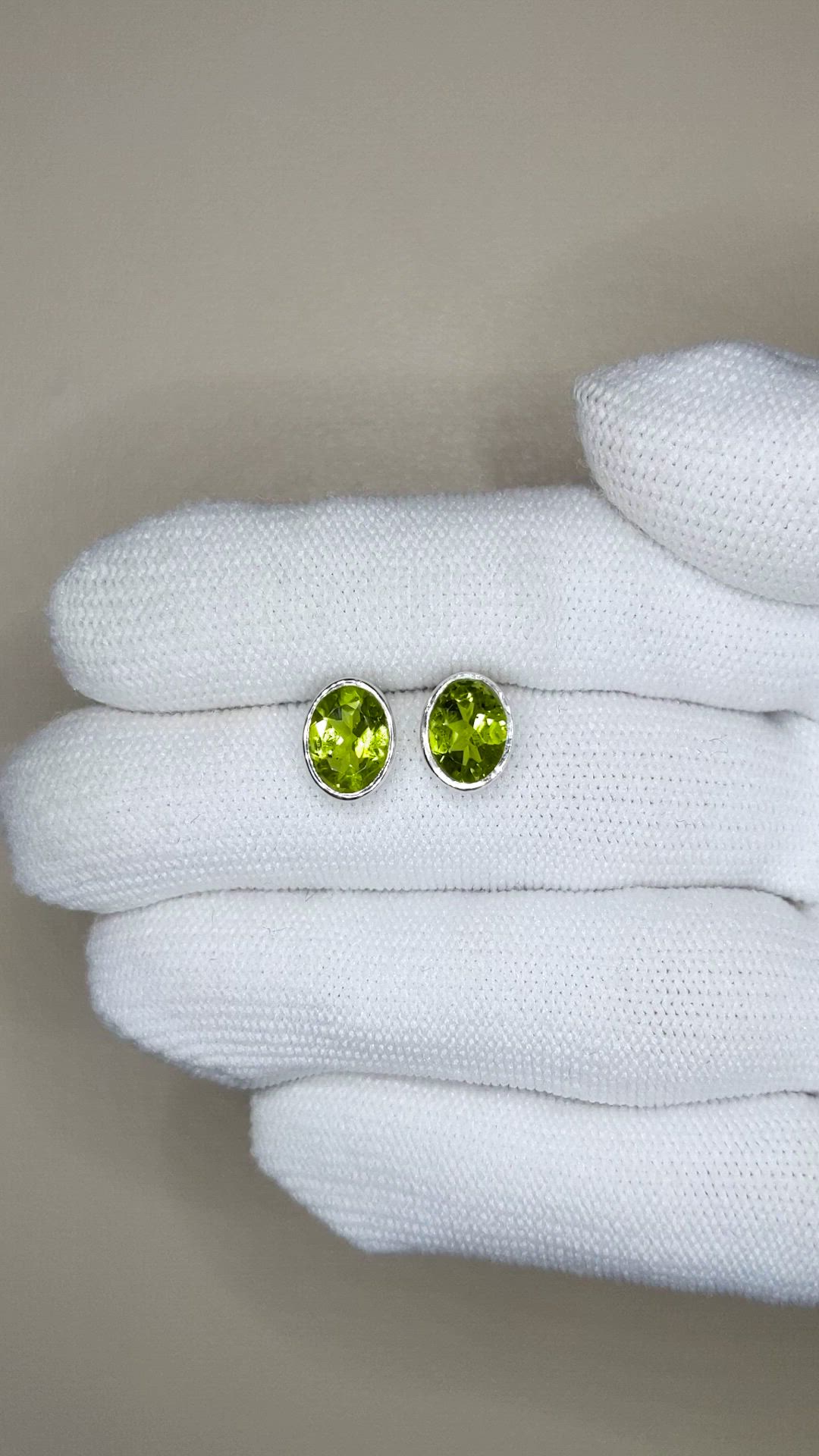 1.62&nbsp;Ct.Tw.Total Carat Weight Green (Lime Green) Peridot Studs Earrings, Silver Size Video