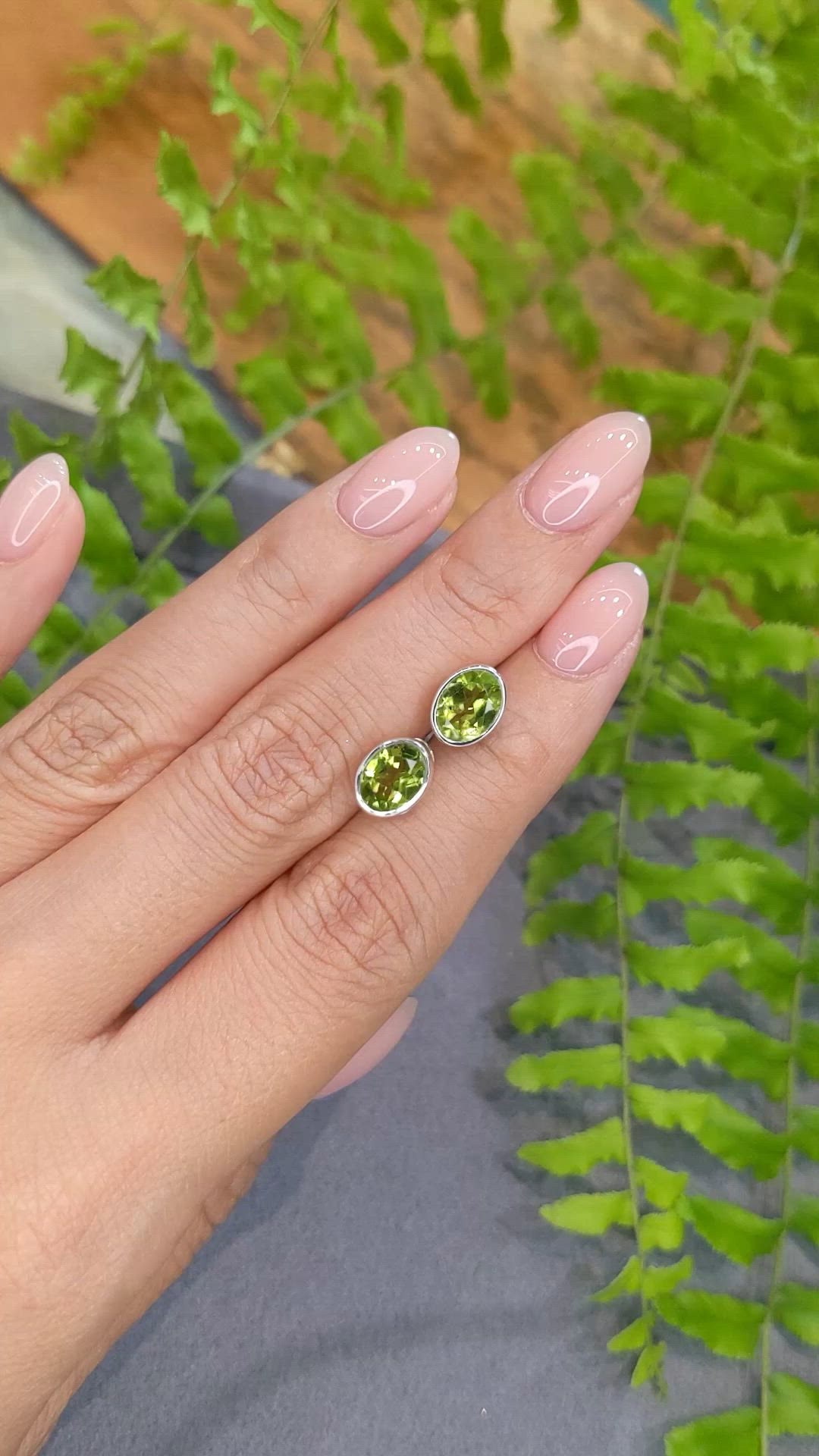 1.62&nbsp;Ct.Tw.Total Carat Weight Green (Lime Green) Peridot Studs Earrings, Silver Size Video