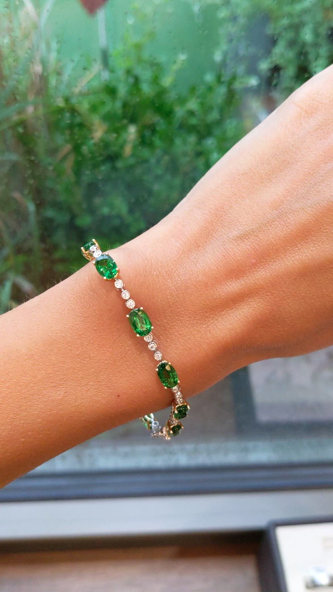 11.56&nbsp;Ct.Tw.Total Carat Weight Tsavorite Garnet and Natural Diamond Tennis/Line Bracelet, 18K White & Yellow Size Video