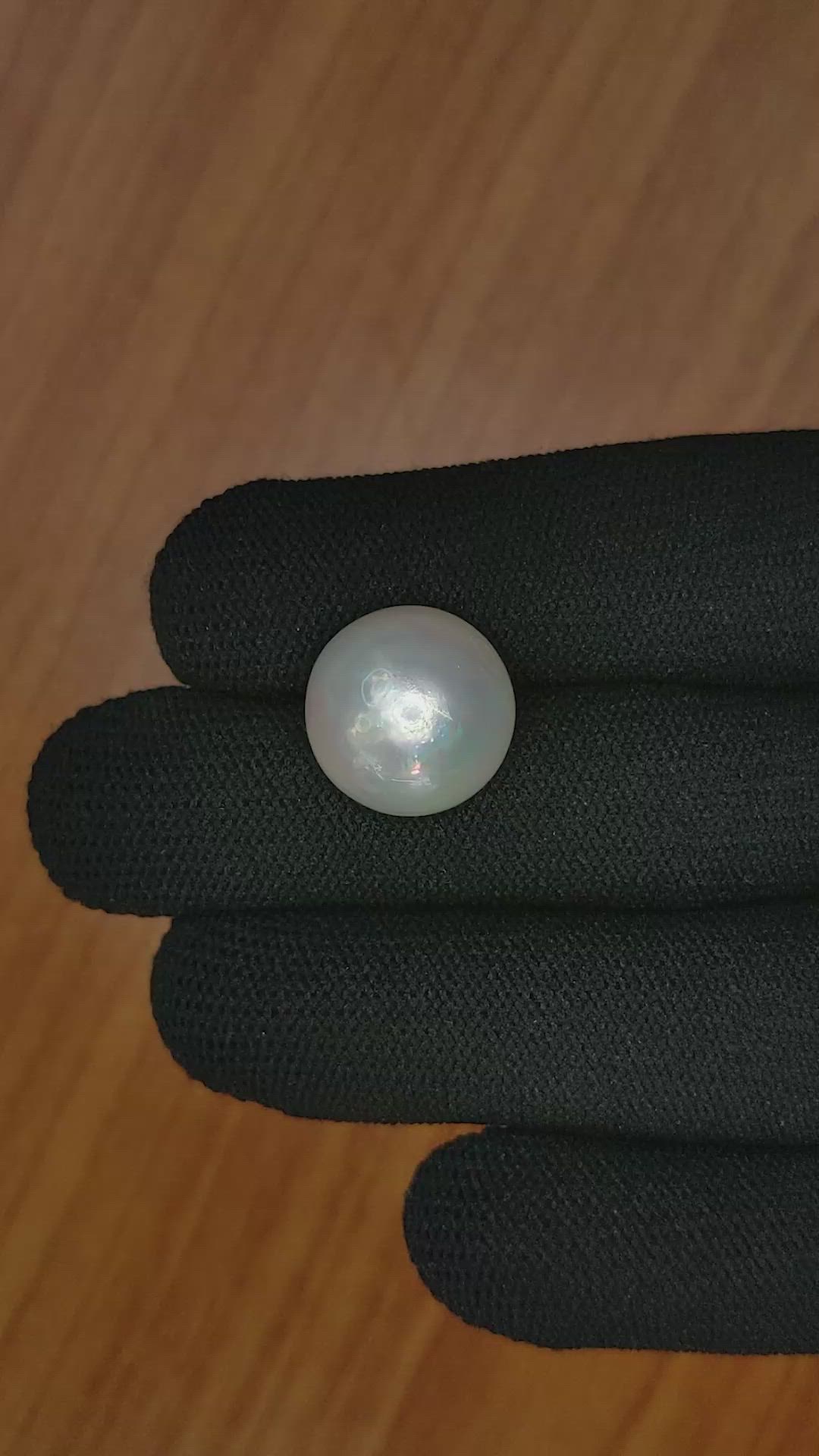 8.26 Ct. Silver Edison Pearl from China Size Video