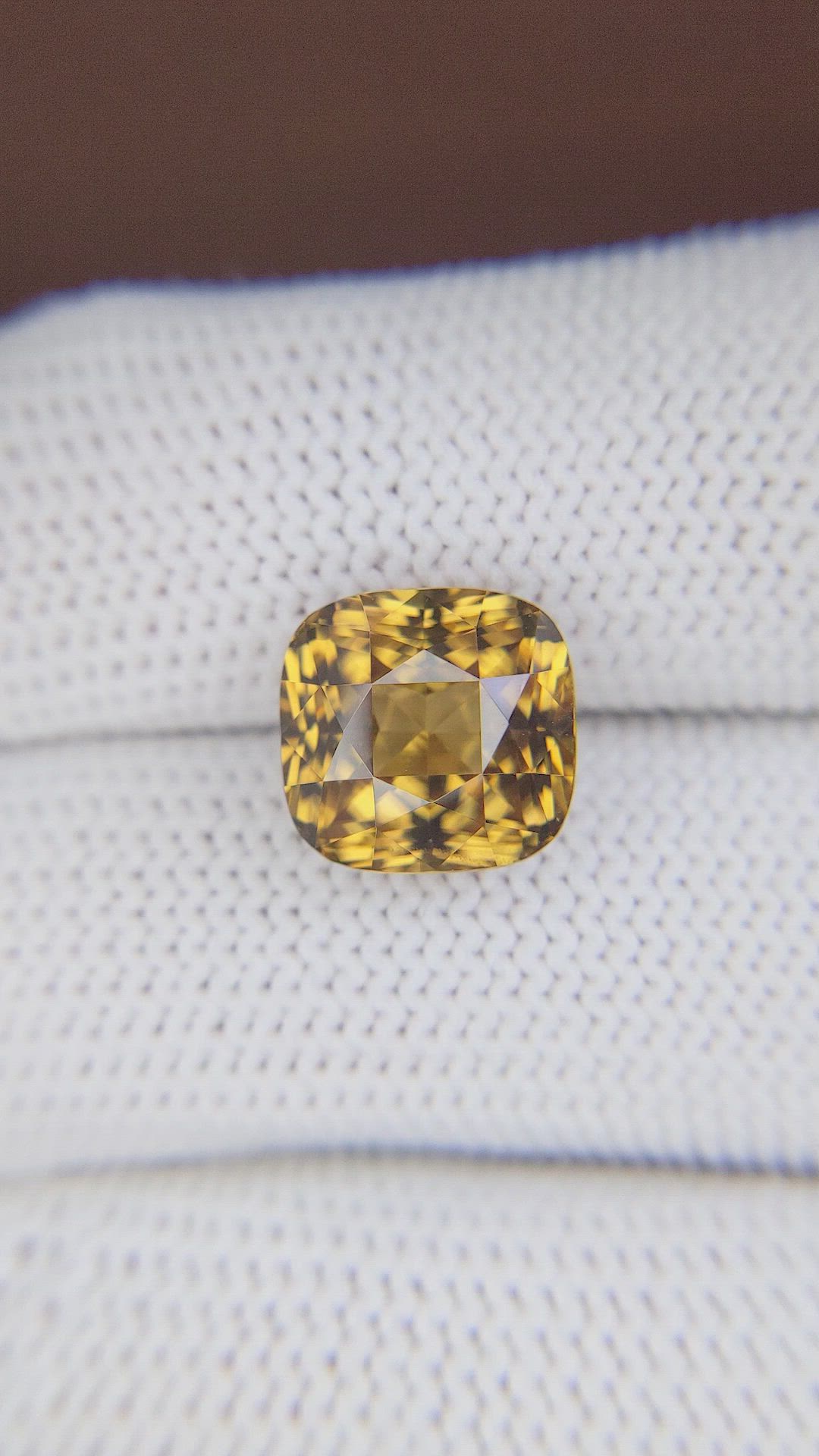 9.23 Ct. Zircon from Ceylon (Sri Lanka) Size Video
