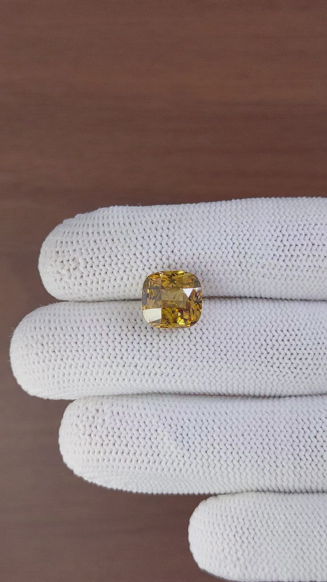 9.23 Ct. Zircon from Ceylon (Sri Lanka) Size Video