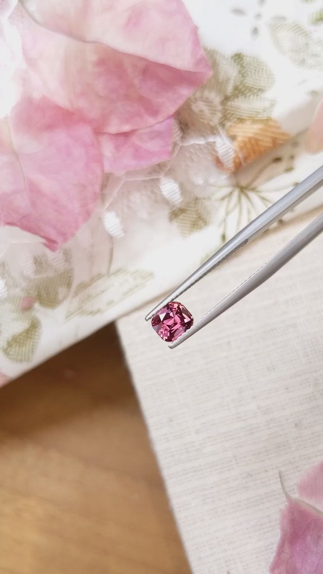 1.06 Ct. Spinel from Ceylon (Sri Lanka) Size Video