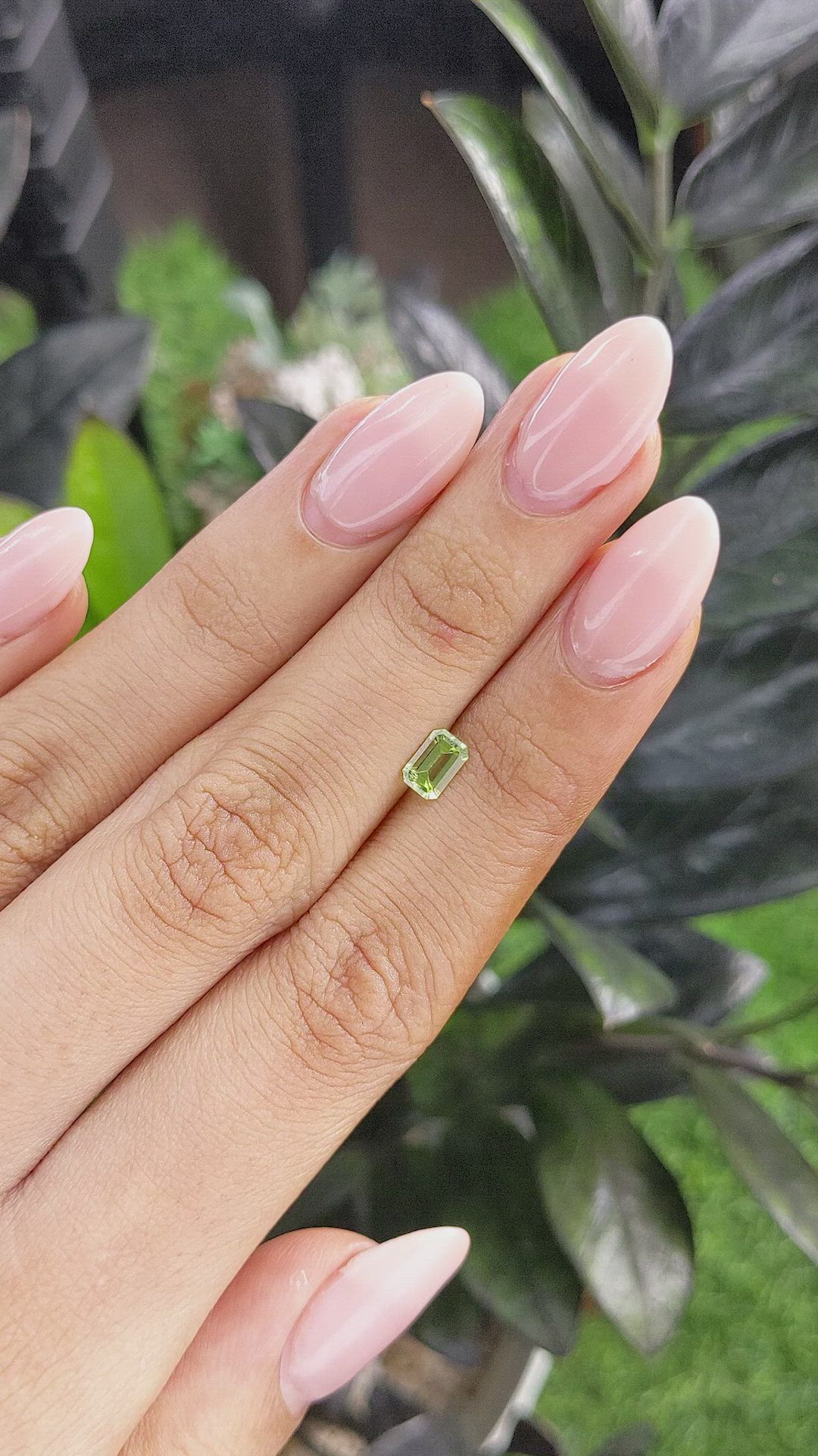 1.00 Ct. Peridot from Ceylon (Sri Lanka) Size Video