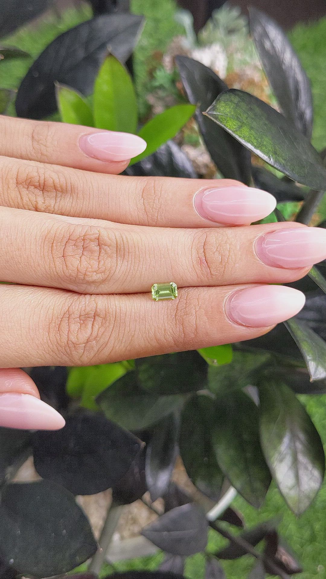 1.00 Ct. Peridot from Ceylon (Sri Lanka) Size Video