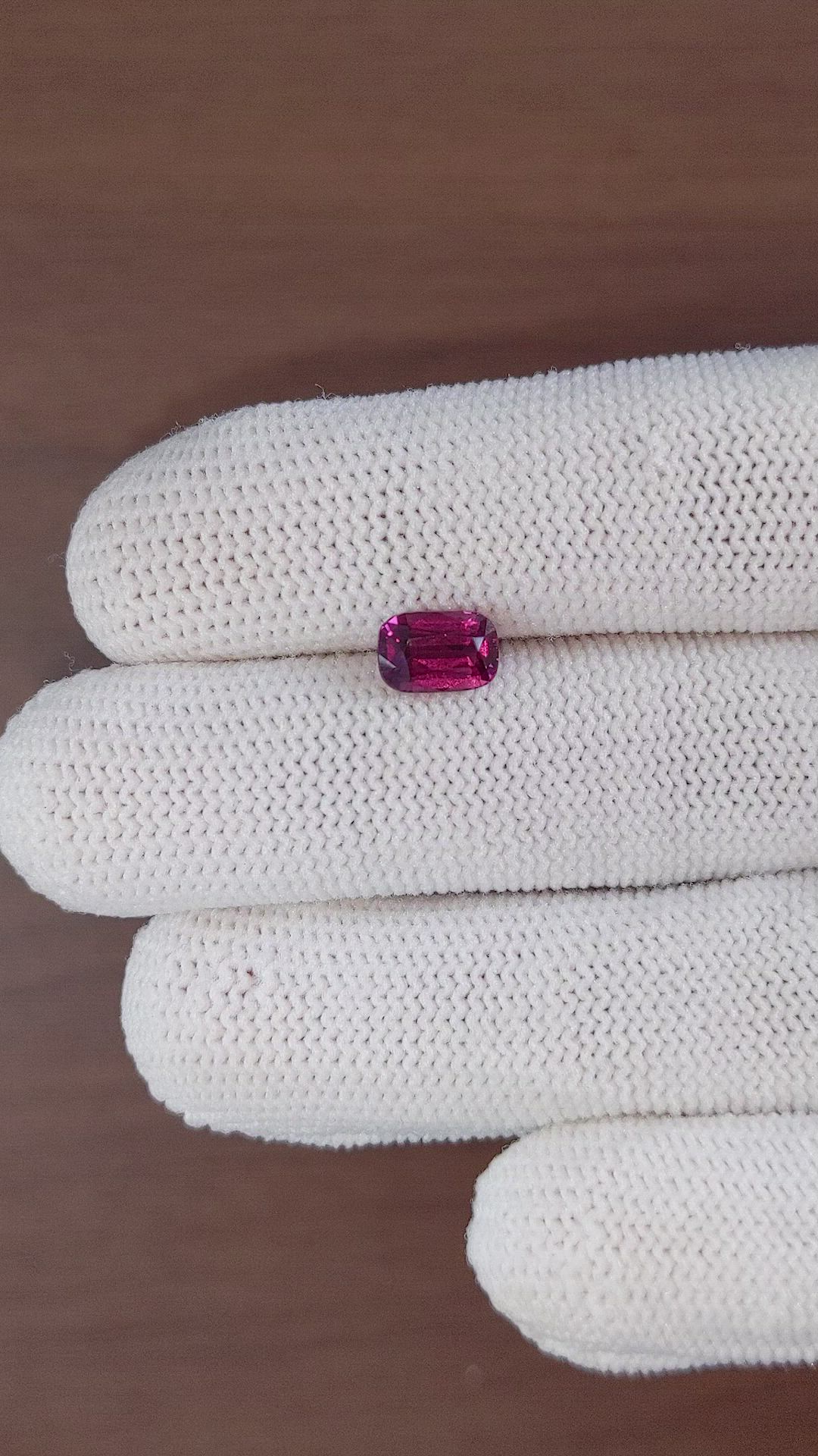 1.66 Ct. Spinel from Ceylon (Sri Lanka) Size Video