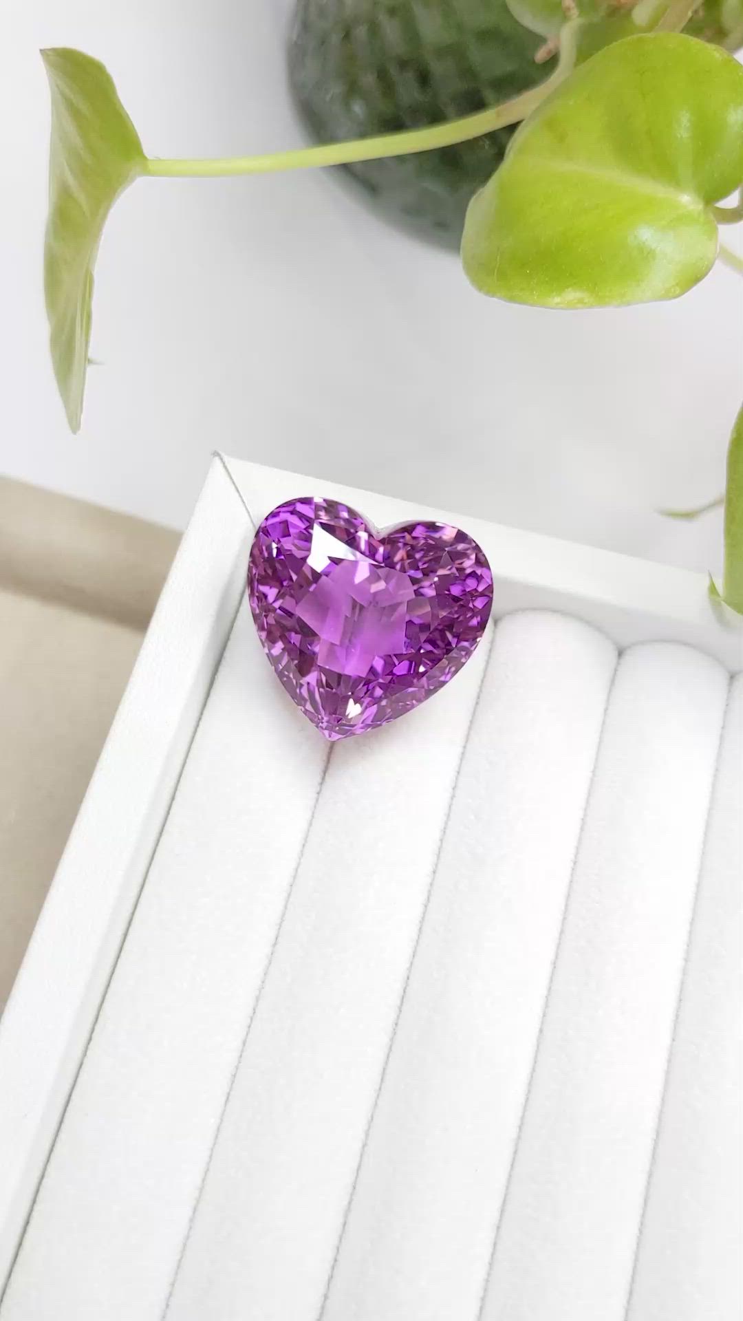 84.36 Ct. Kunzite from Afghanistan Size Video