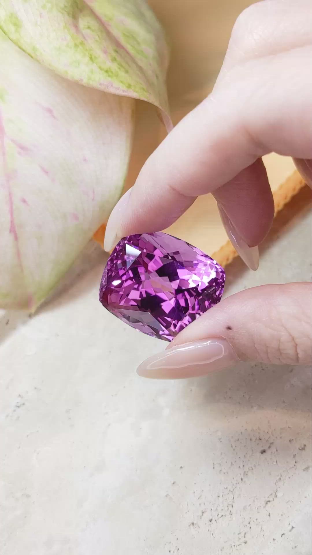 89.75 Ct. Kunzite from Afghanistan Size Video