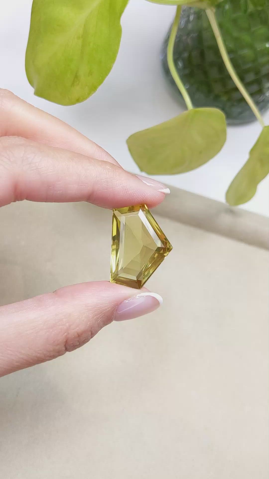 26.19 Ct. Quartz from Brazil Size Video
