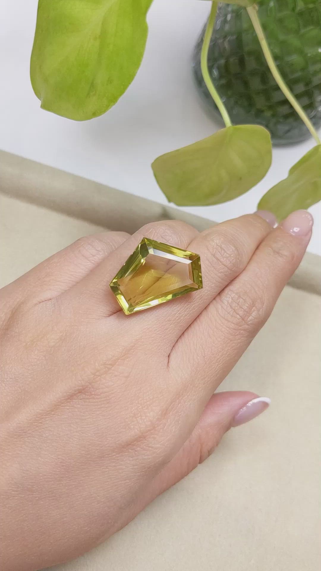 26.19 Ct. Quartz from Brazil Size Video