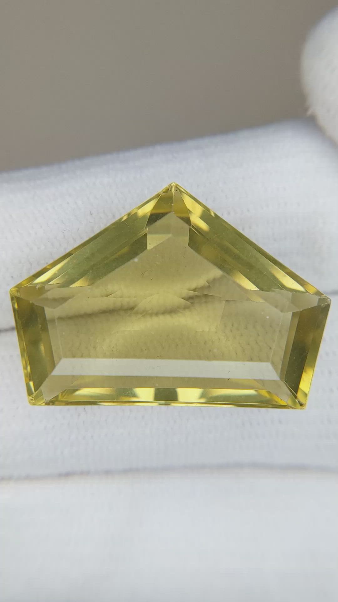 26.19 Ct. Quartz from Brazil Size Video