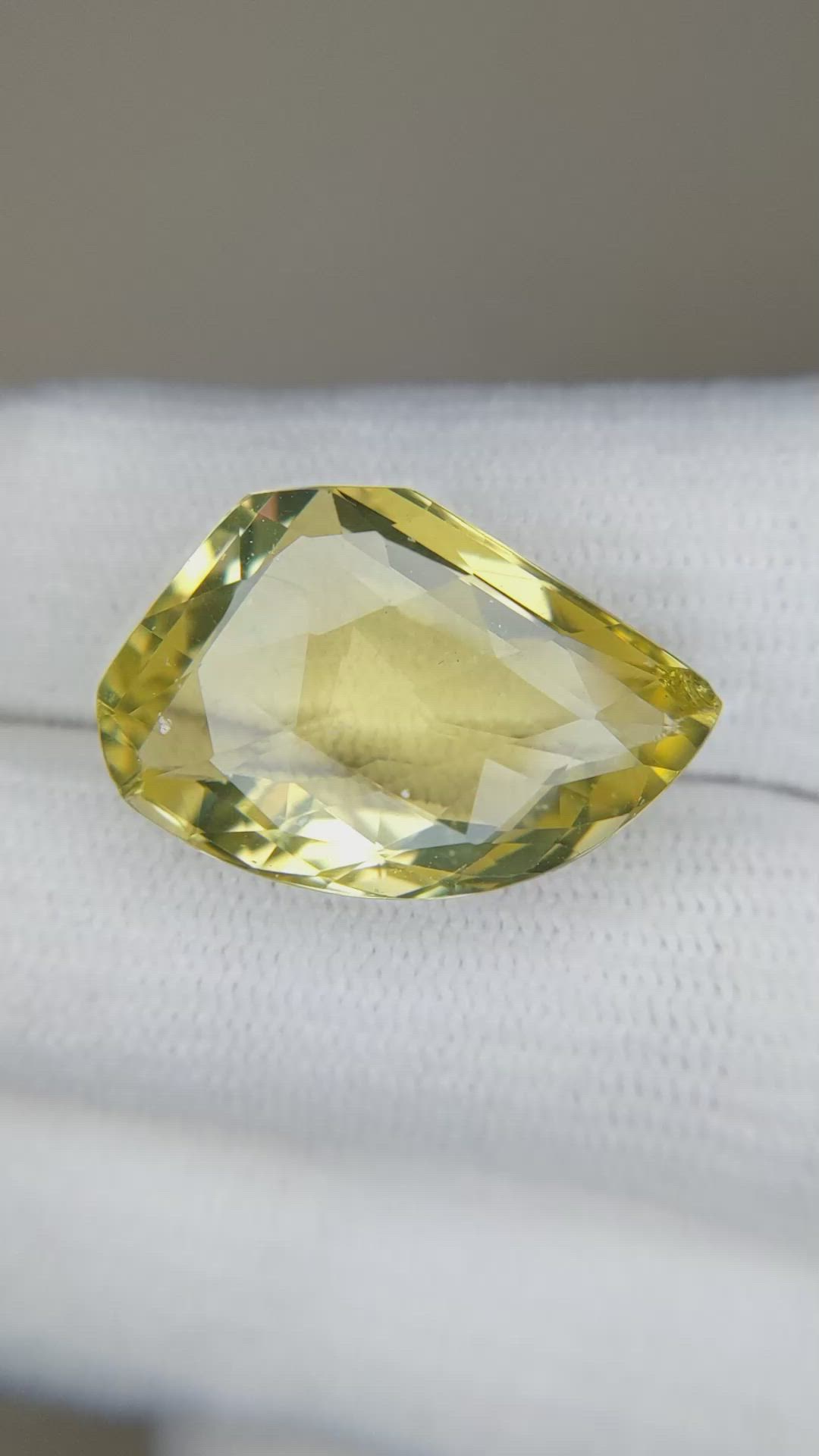 15.06 Ct. Quartz from Brazil Size Video
