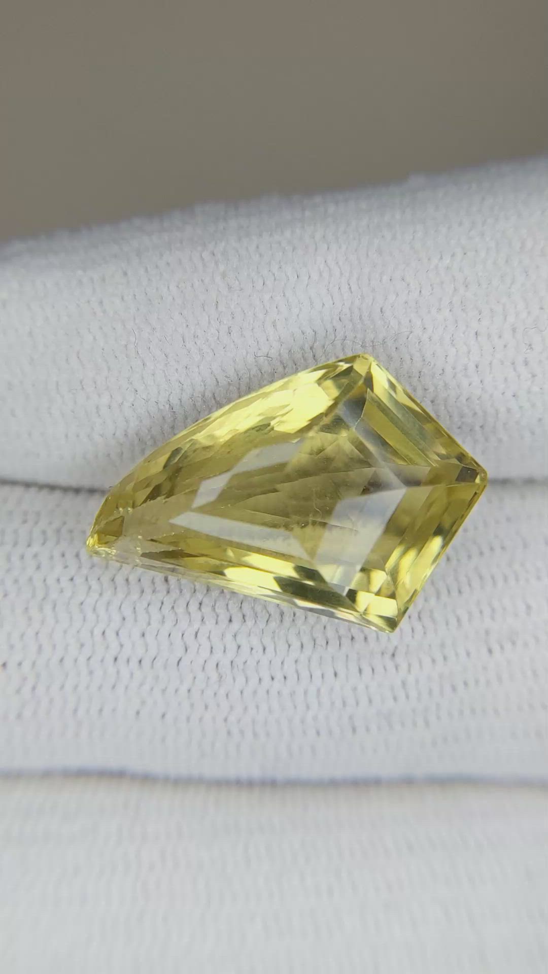 12.61 Ct. Quartz from Brazil Size Video