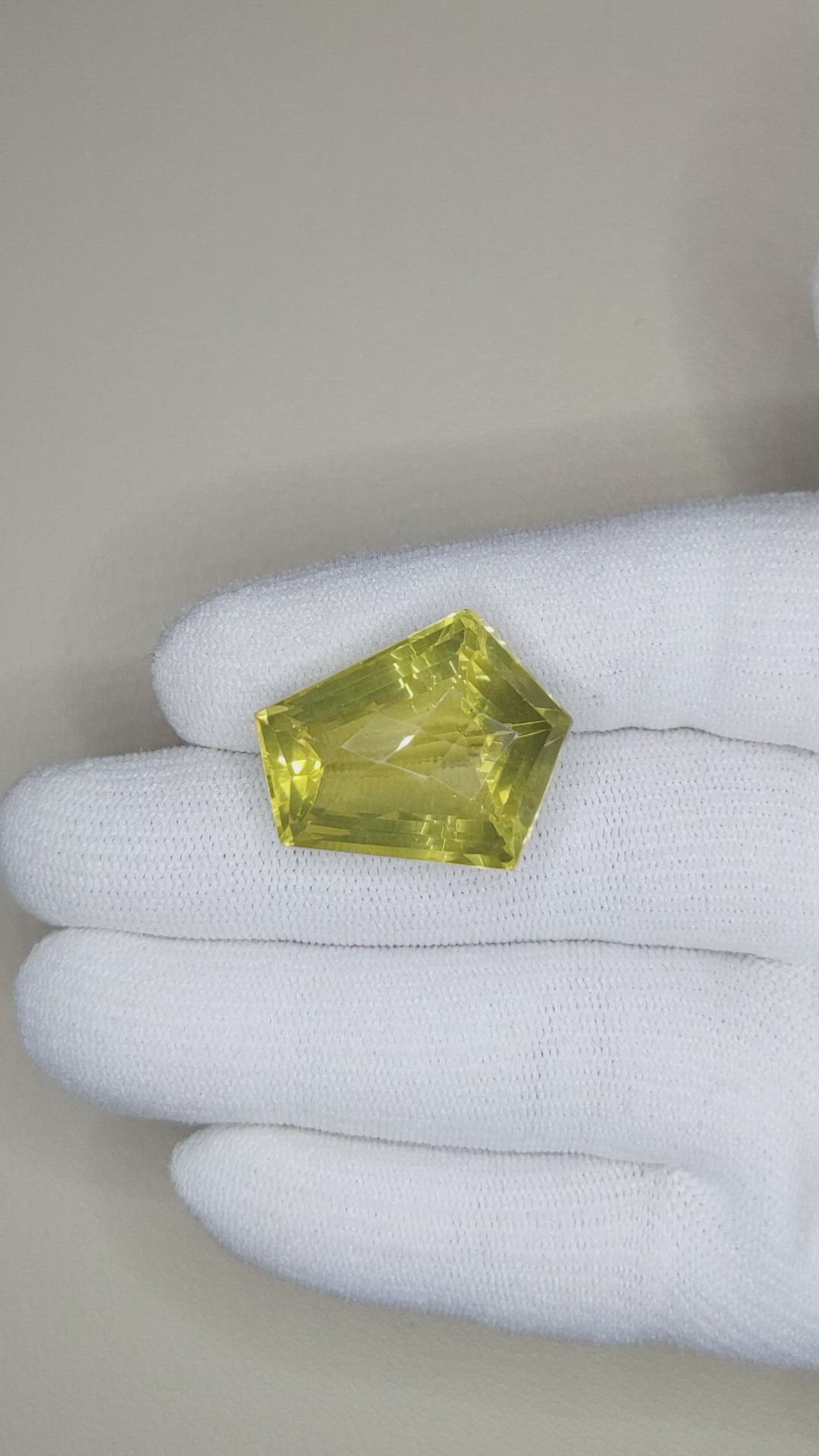 33.48 Ct. Quartz from Brazil Size Video