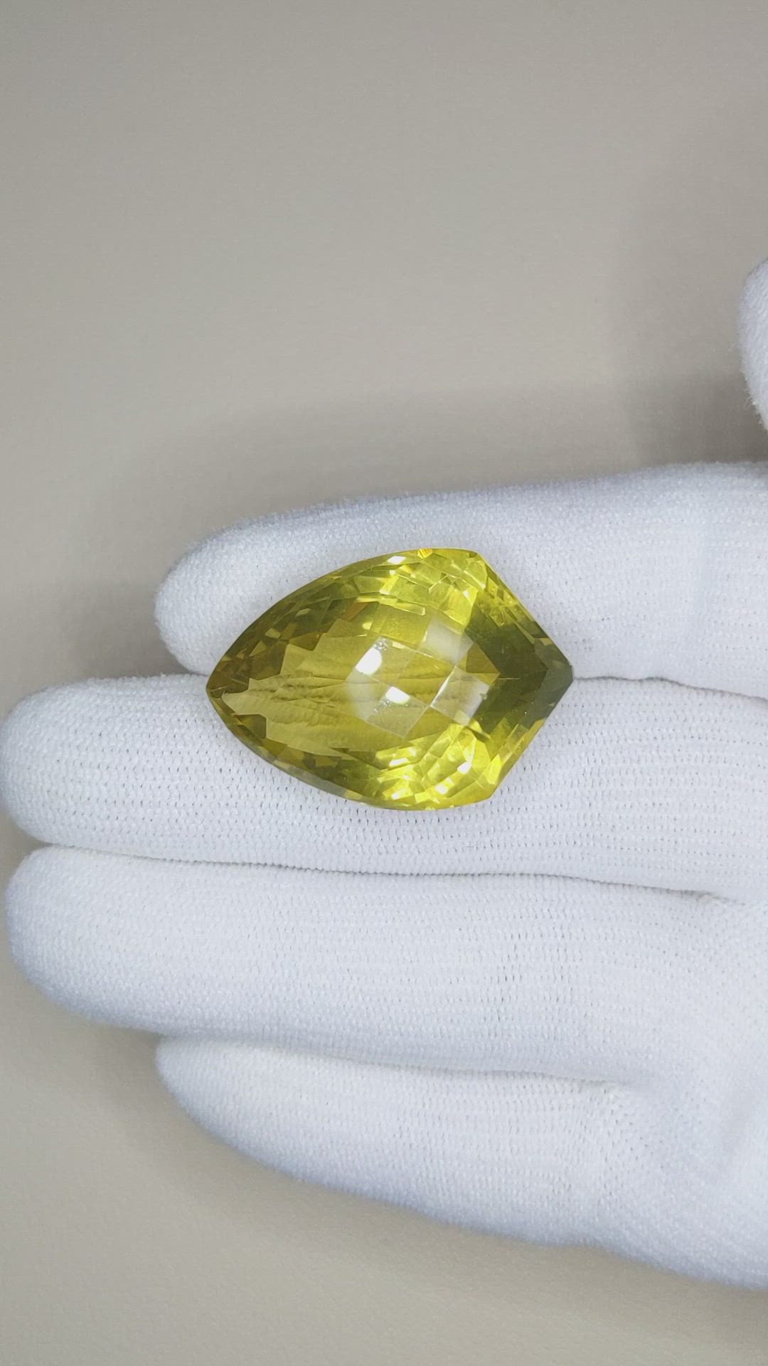 46.99 Ct. Quartz from Brazil Size Video