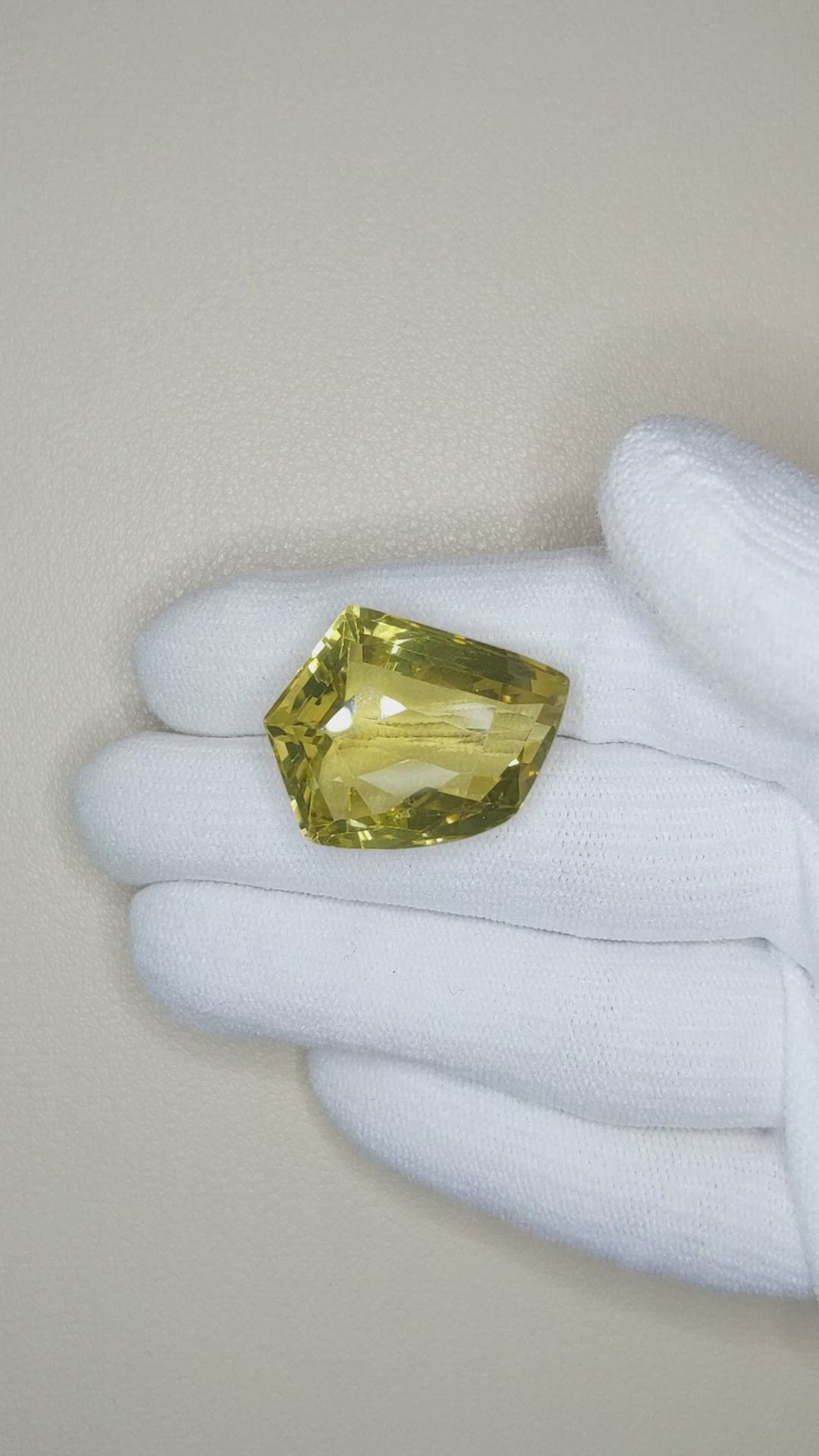 29.63 Ct. Quartz from Brazil Size Video