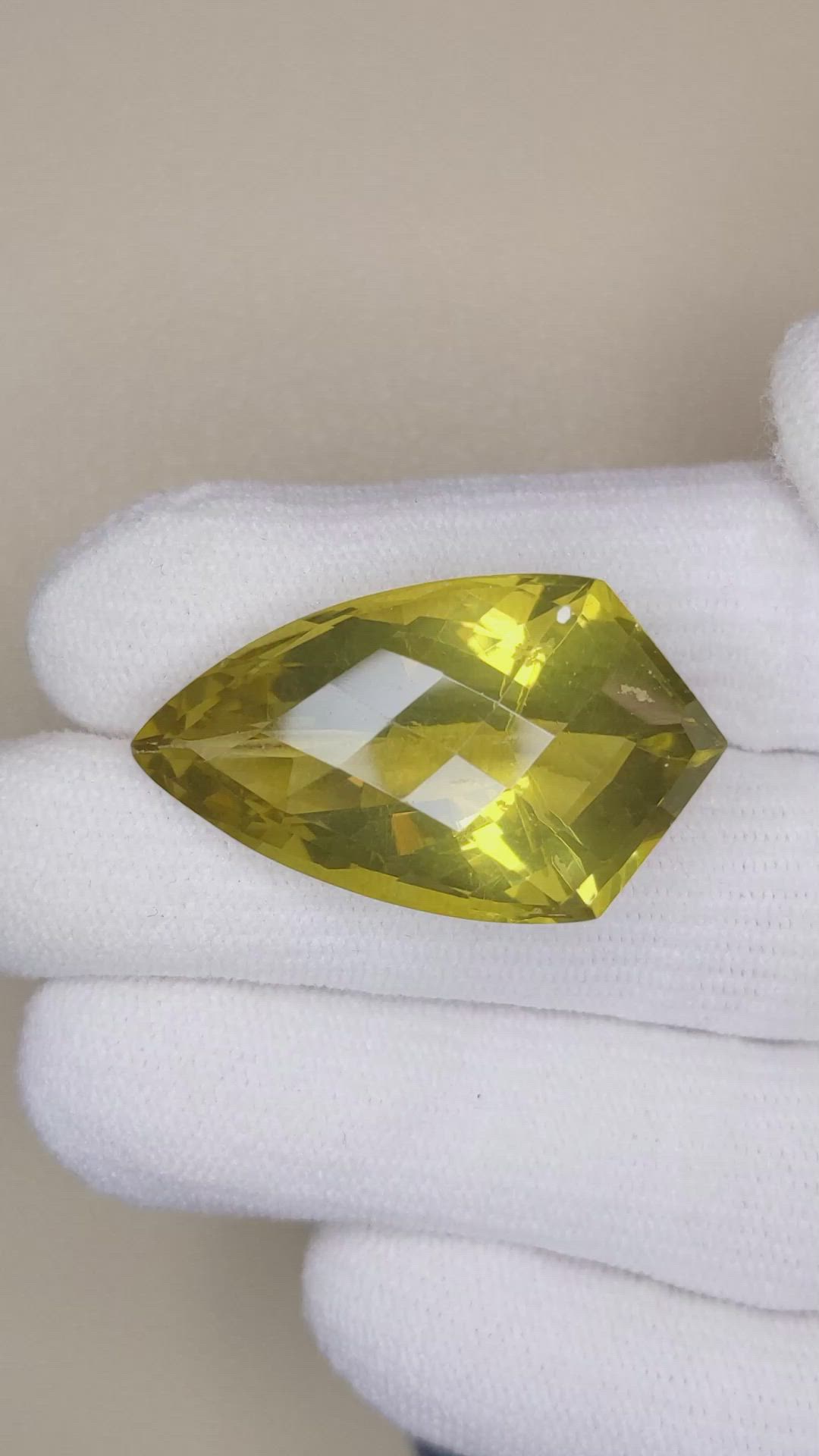 33.32 Ct. Quartz from Brazil Size Video