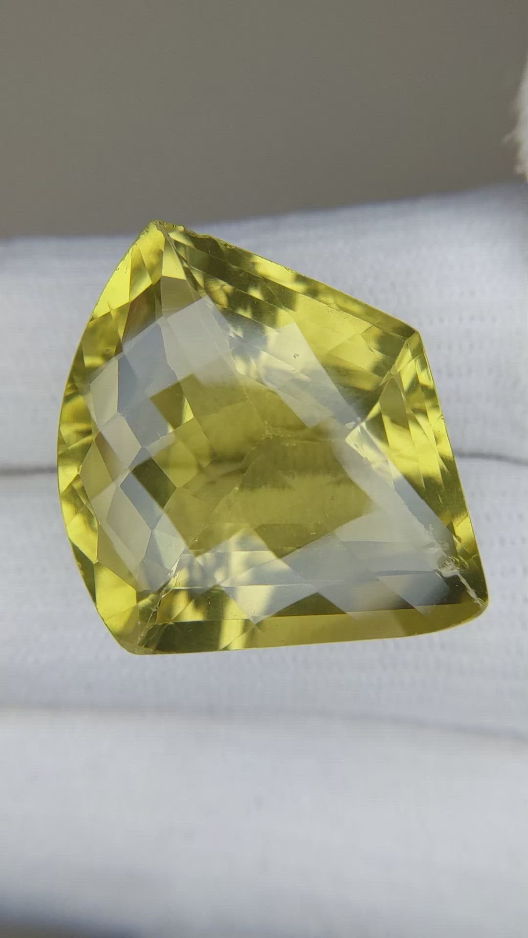 31.71 Ct. Quartz from Brazil Size Video