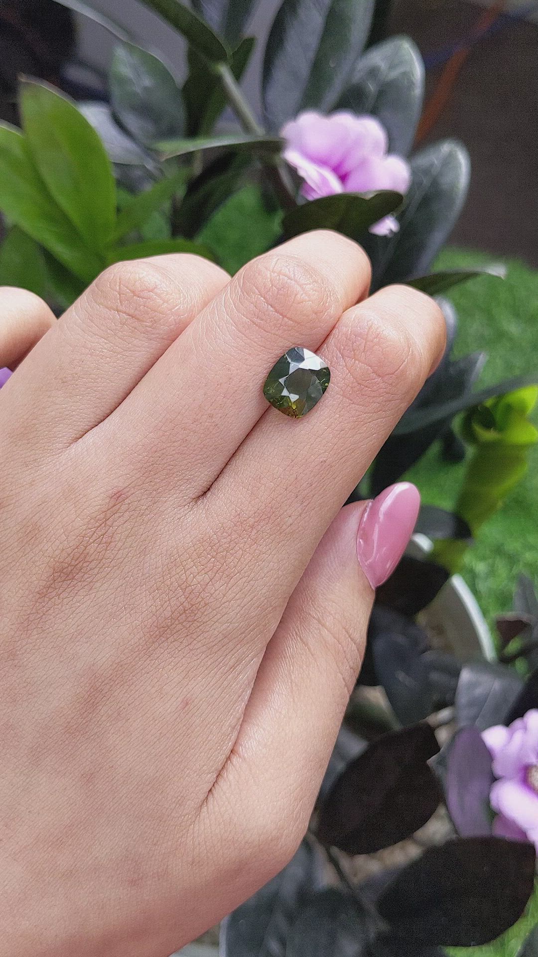 5.56 Ct. Zircon from Ceylon (Sri Lanka) Size Video