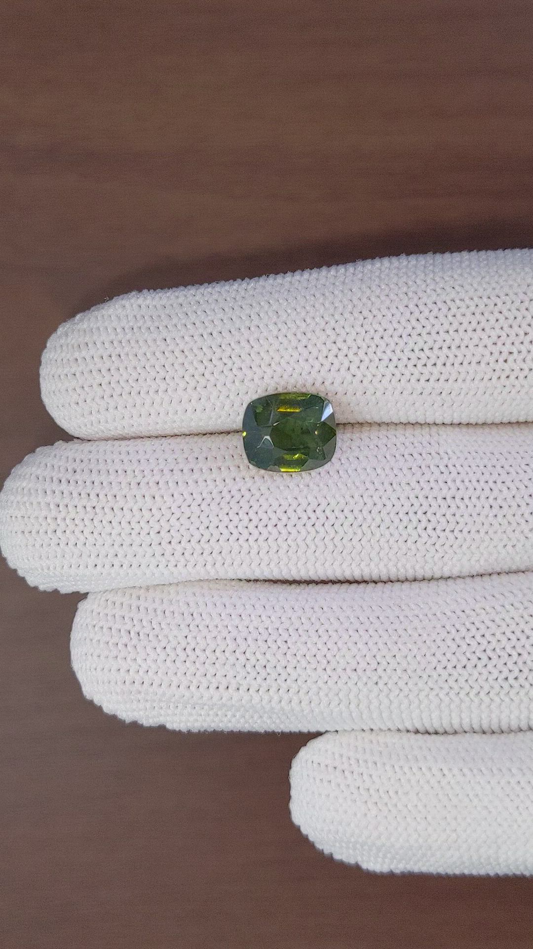 5.56 Ct. Zircon from Ceylon (Sri Lanka) Size Video