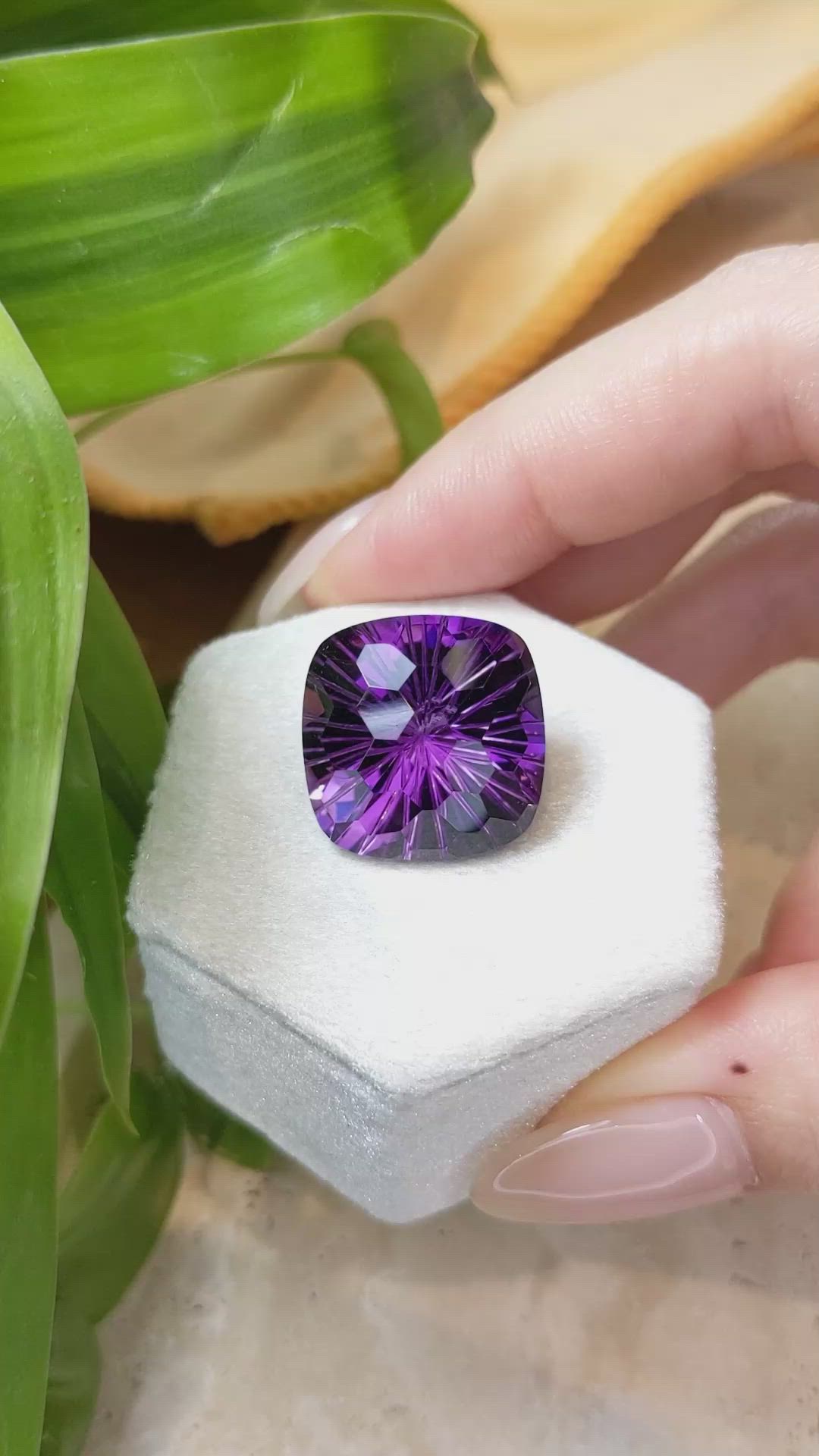 23.65 Ct. Amethyst from Bolivia Size Video