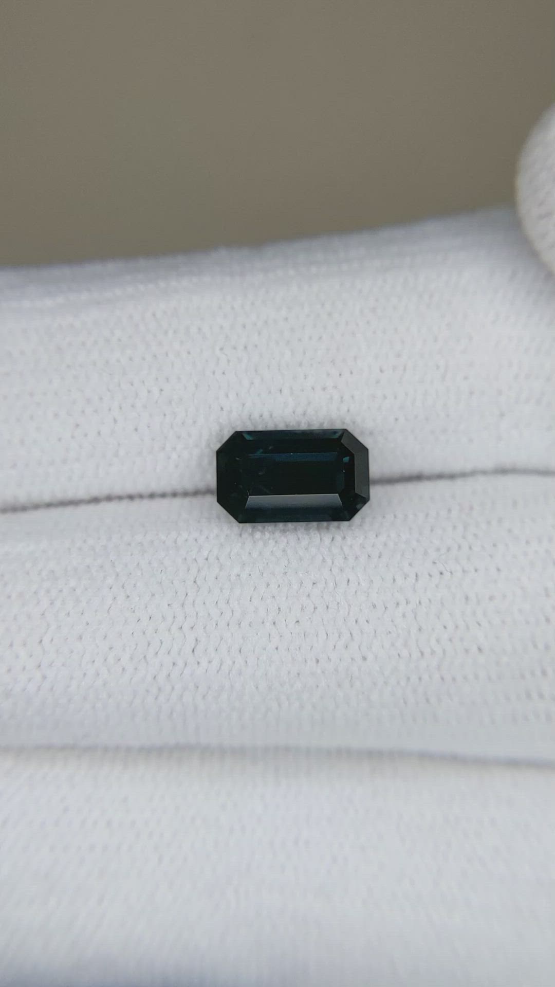 1.71 Ct. Spinel from Ceylon (Sri Lanka) Size Video