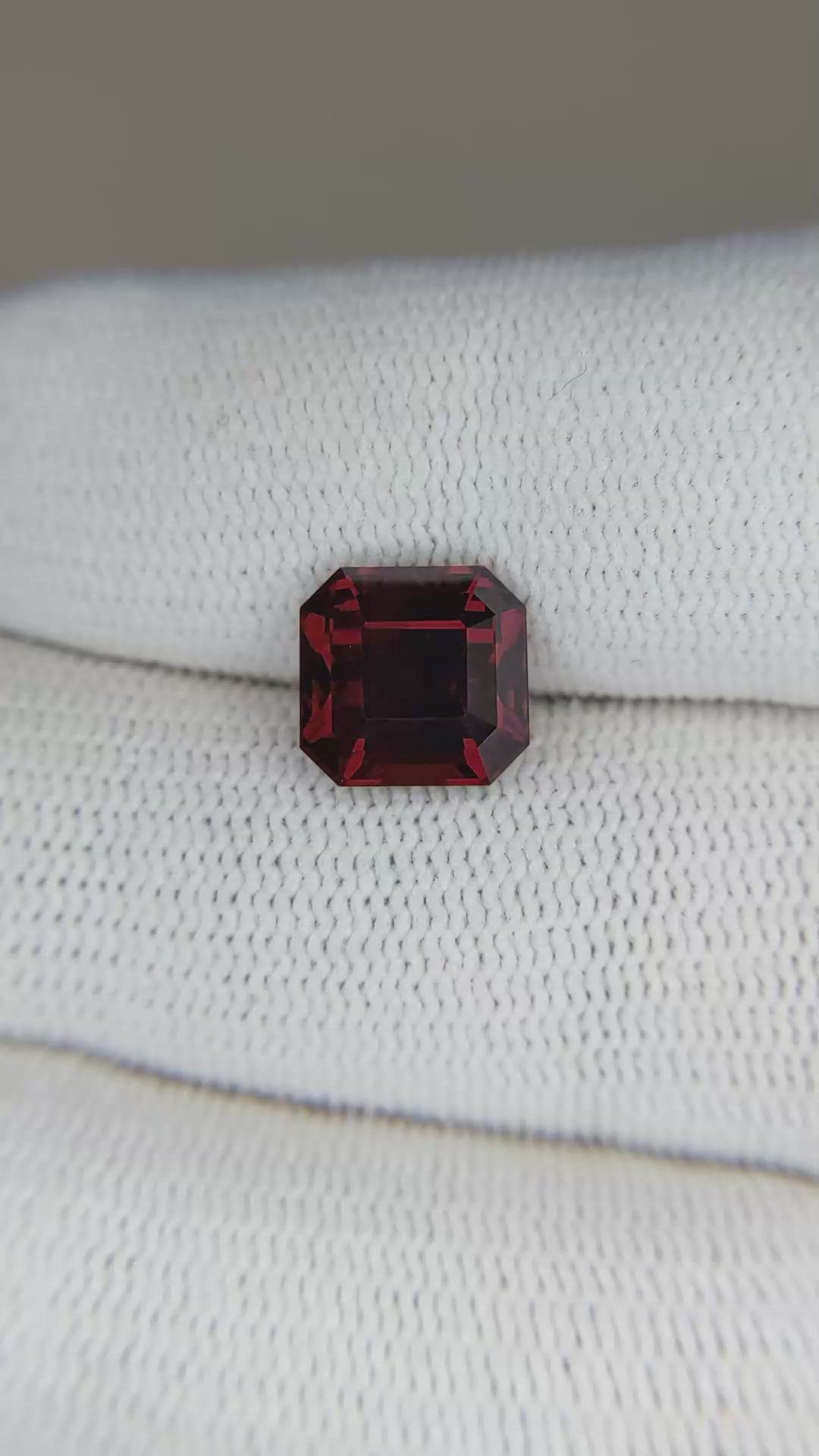 3.80 Ct. Garnet from Ceylon (Sri Lanka) Size Video