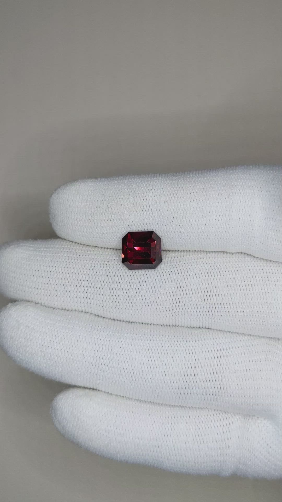 3.80 Ct. Garnet from Ceylon (Sri Lanka) Size Video