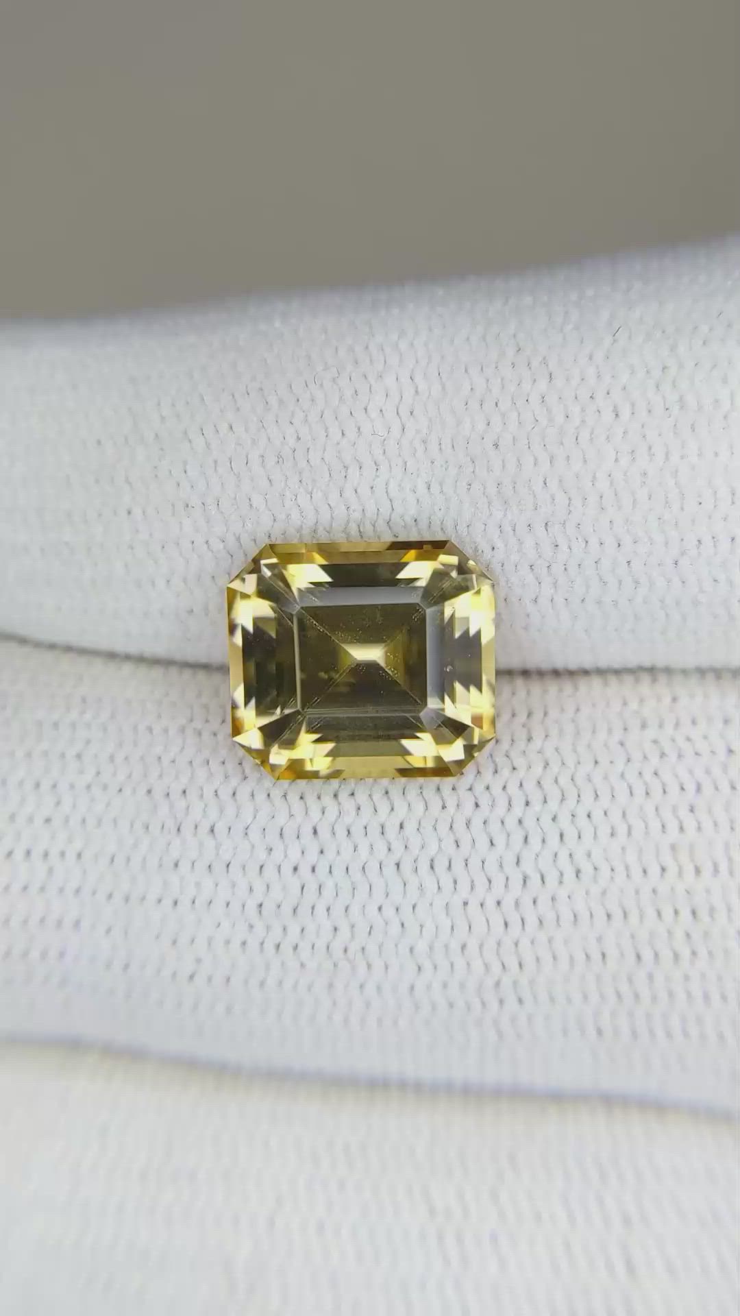 6.78 Ct. Zircon from Ceylon (Sri Lanka) Size Video