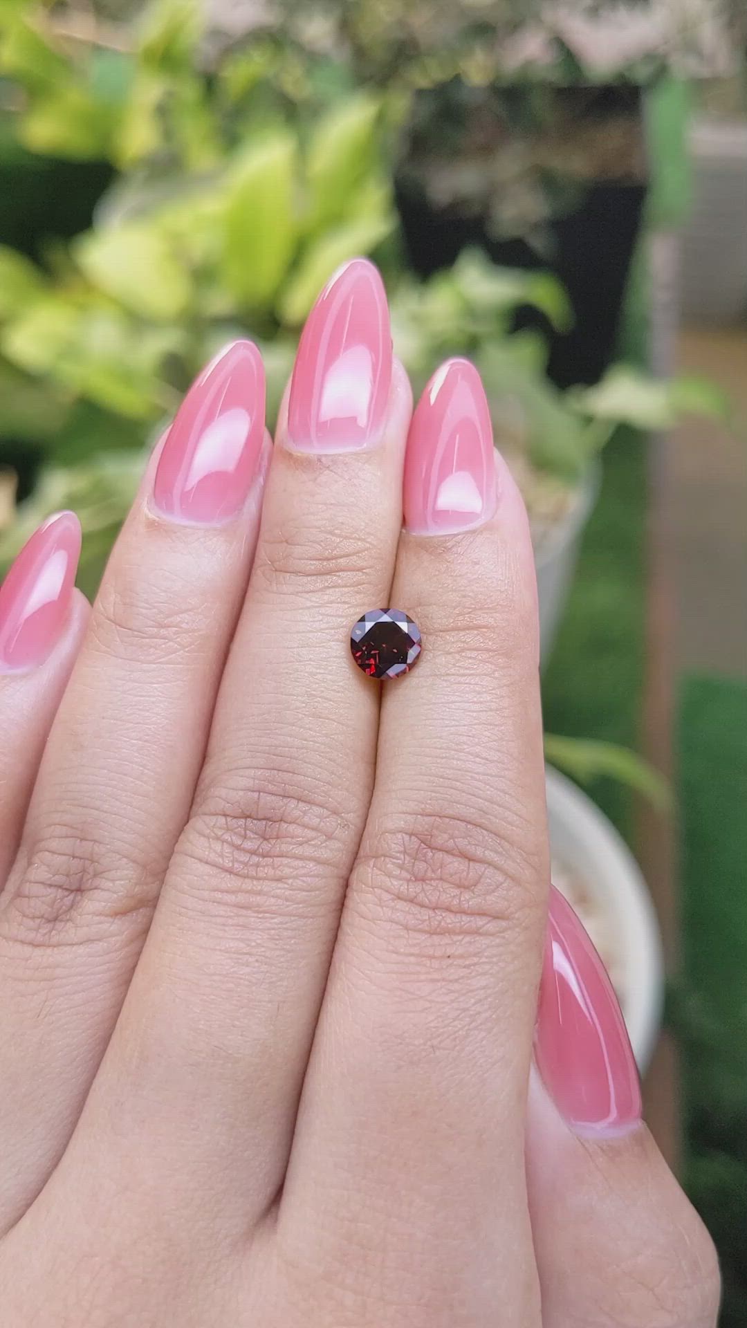 1.27 Ct. Almandine Garnet from Ceylon (Sri Lanka) Size Video