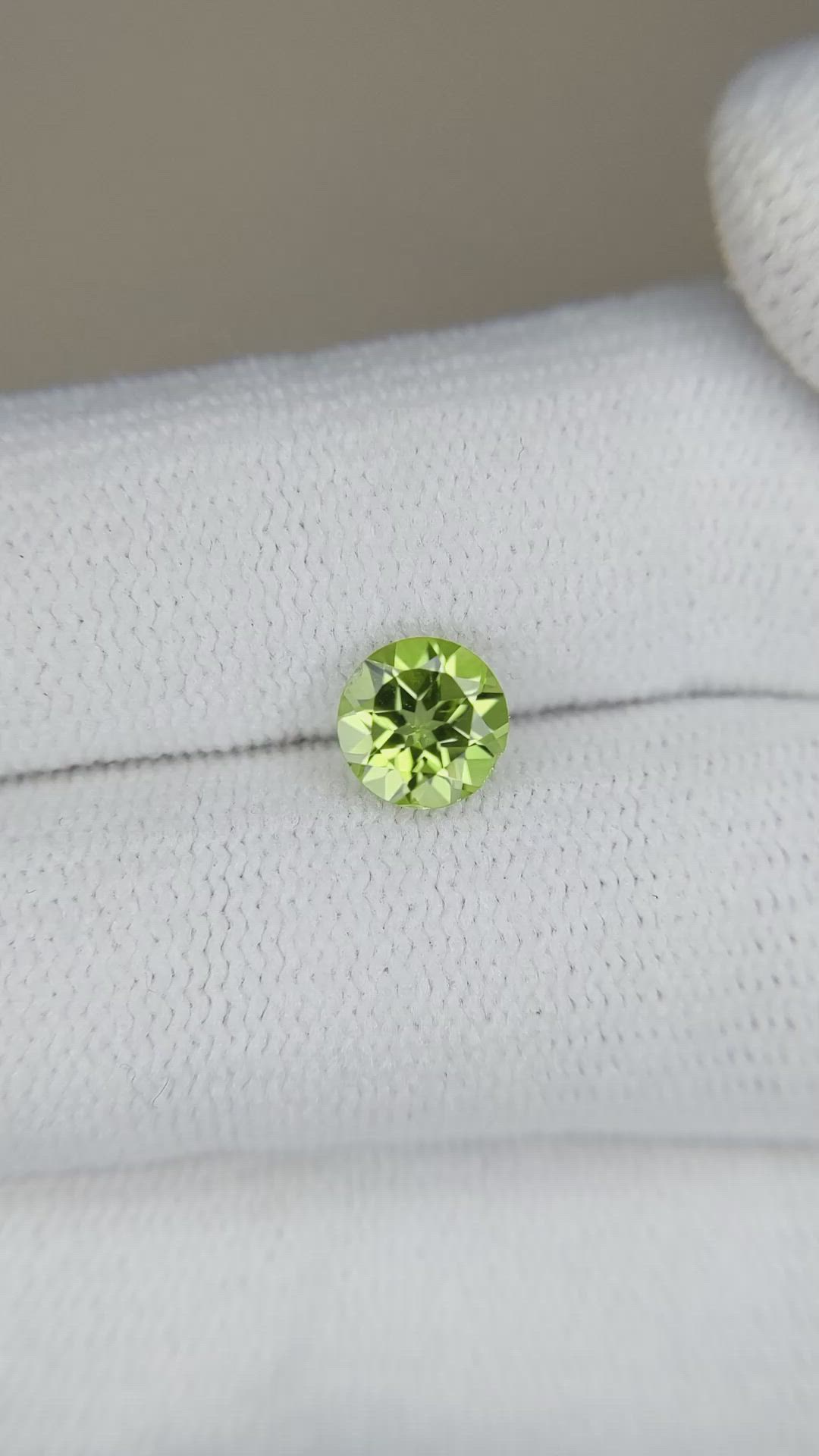 0.90 Ct. Peridot from China Size Video