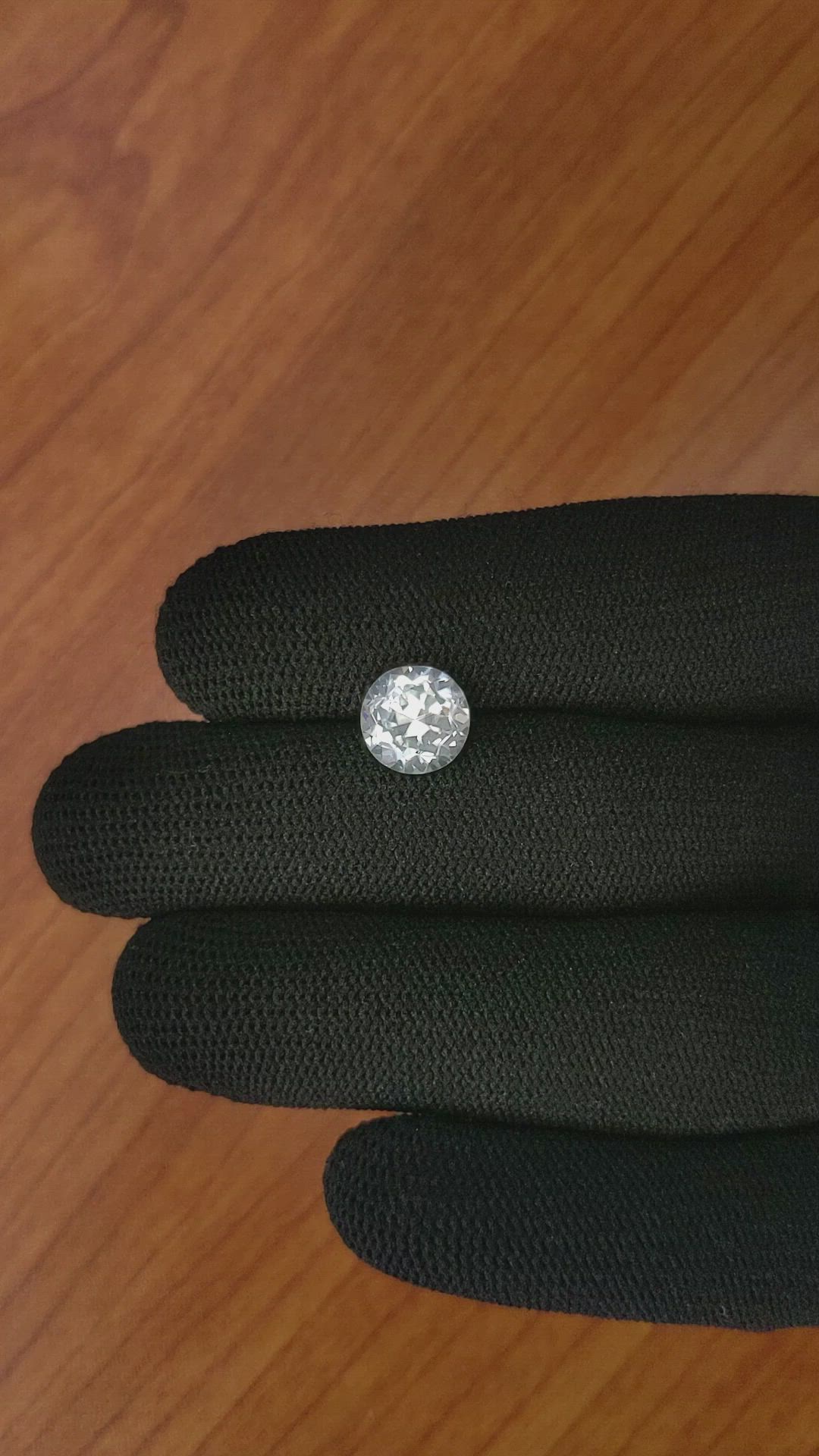 4.29 Ct. Zircon from Ceylon (Sri Lanka) Size Video