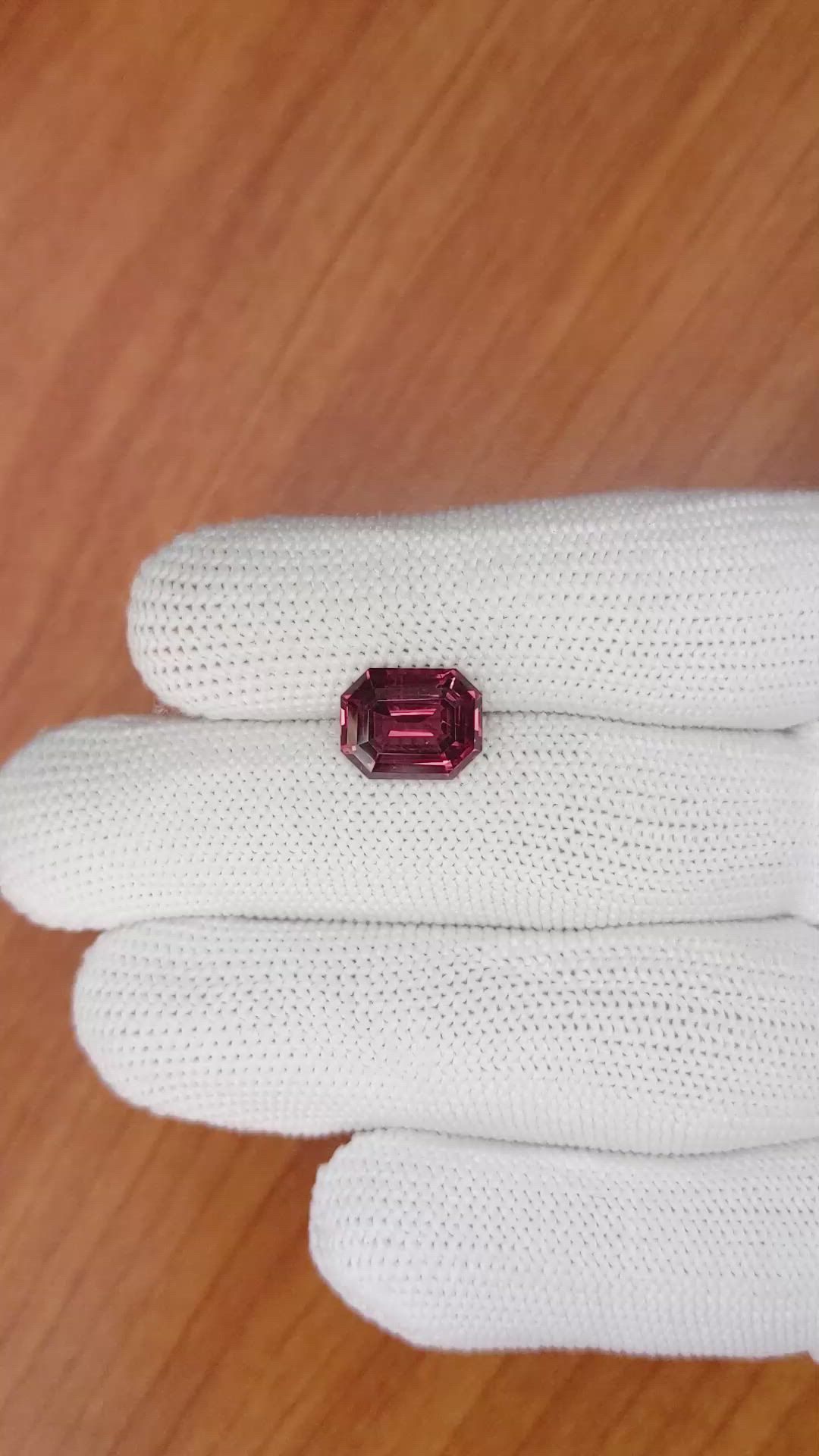 4.45 Ct. Rhodolite Garnet from Ceylon (Sri Lanka) Size Video
