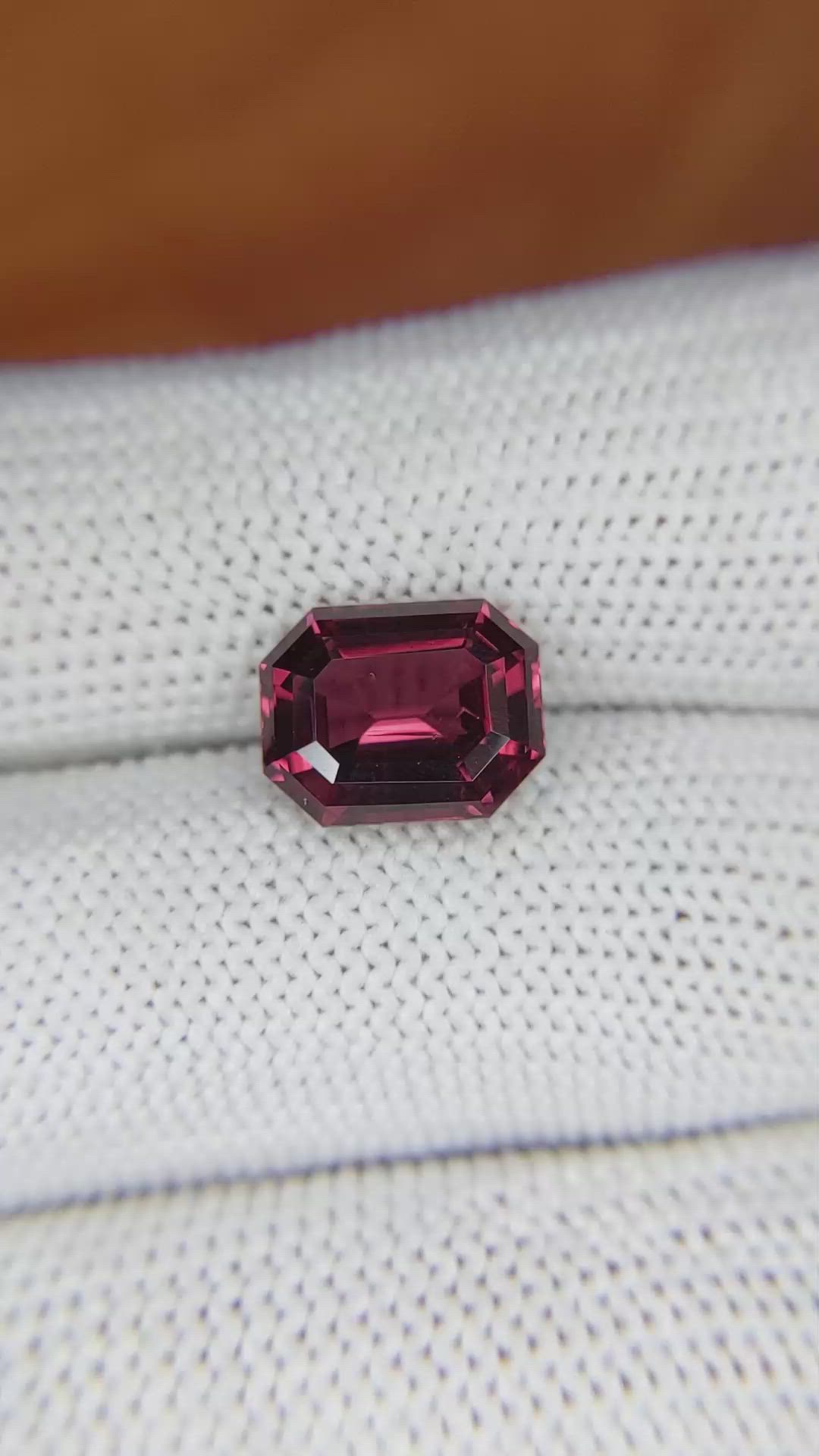 4.45 Ct. Rhodolite Garnet from Ceylon (Sri Lanka) Size Video