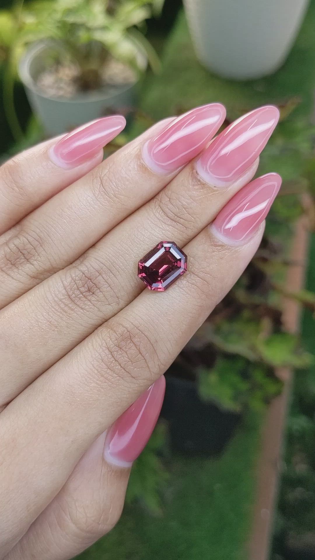 4.45 Ct. Rhodolite Garnet from Ceylon (Sri Lanka) Size Video