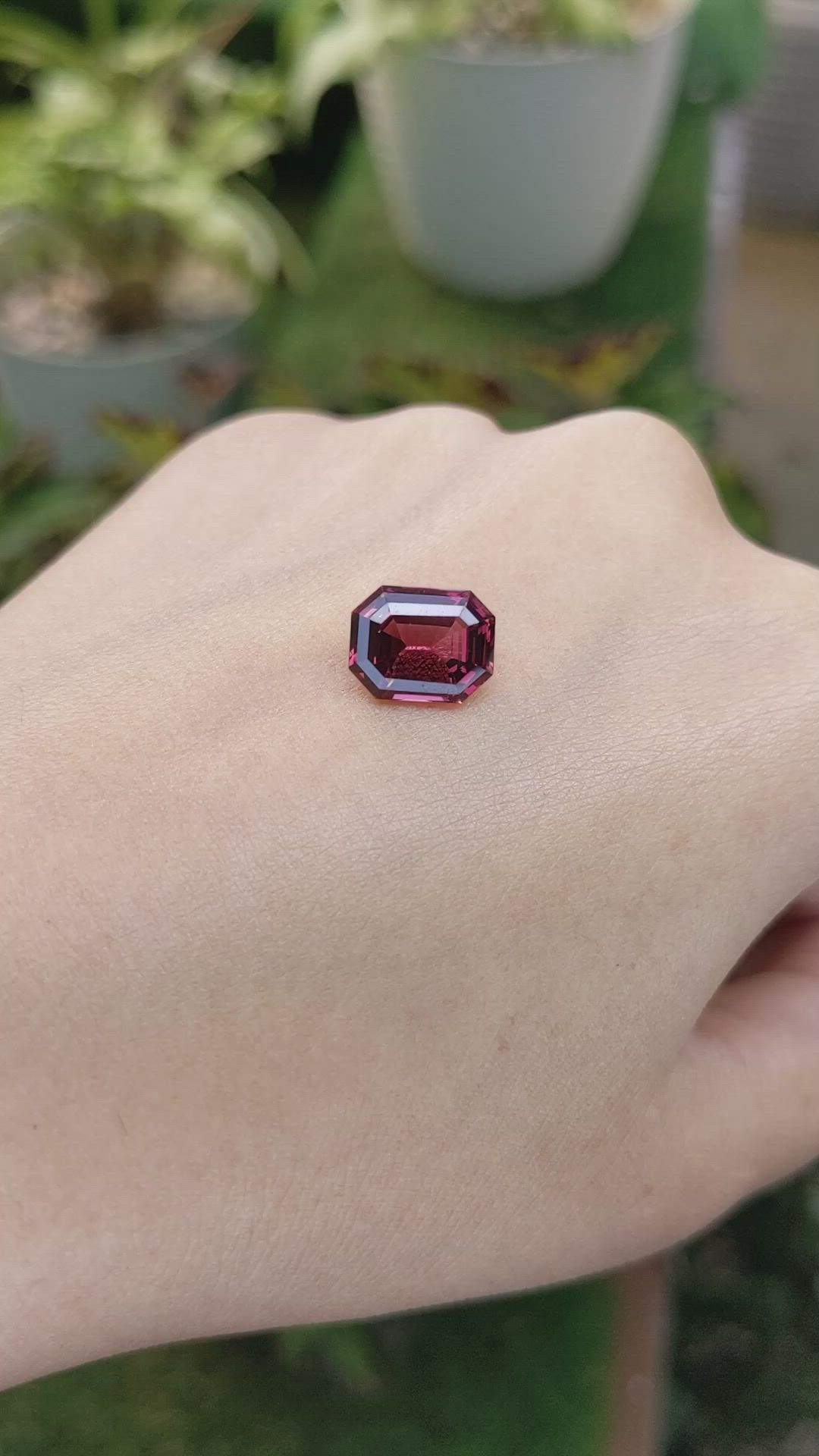 4.45 Ct. Rhodolite Garnet from Ceylon (Sri Lanka) Size Video