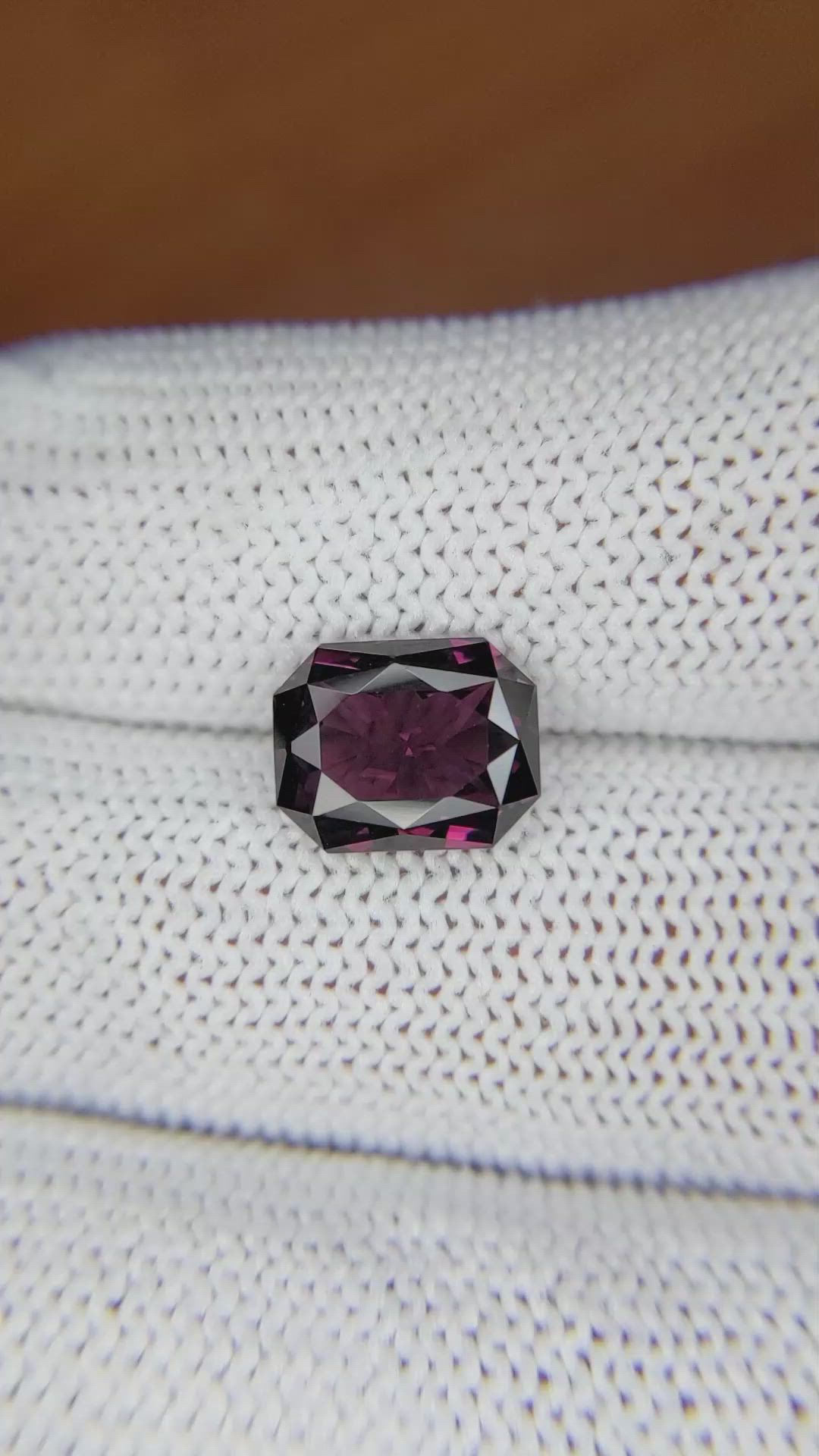 3.21 Ct. Spinel from Ceylon (Sri Lanka) Size Video